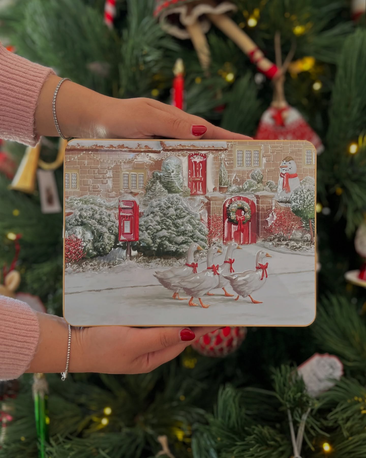 Siamo sicuri: sarà amore a prima vista ❤️
Impossibile resistere a queste meravigliose scatole in latta al cui interno sono contenuti dei gustosi biscotti inglesi 🍪
Un’idea regalo perfetta ✨
Puoi trovarle sul nostro shop online www.lasoffittadimatisse.com
📦 Spedizione gratuita superati i €69
Novità
Scatola in latta
Biscotti
Idea regalo
Natale
#novità #newin #natale #christmastime #scatolainlatta #vintage