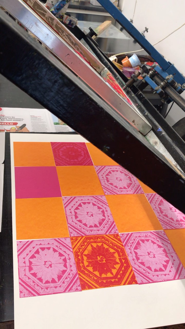We are dreaming of summer tonight with the last evening open access session of 2024 ☀️🔥🔥🔥Loving these colours and print in progress from our regular Tuesday night member @miggilbertprints
Tune in January to see how this scorcher of a print develops 😀#openaccess #screenprintinglife #brightonscreenprinters #screenprintbrighton #eastsussexprintmakers #eastsideprint #foreversummer
