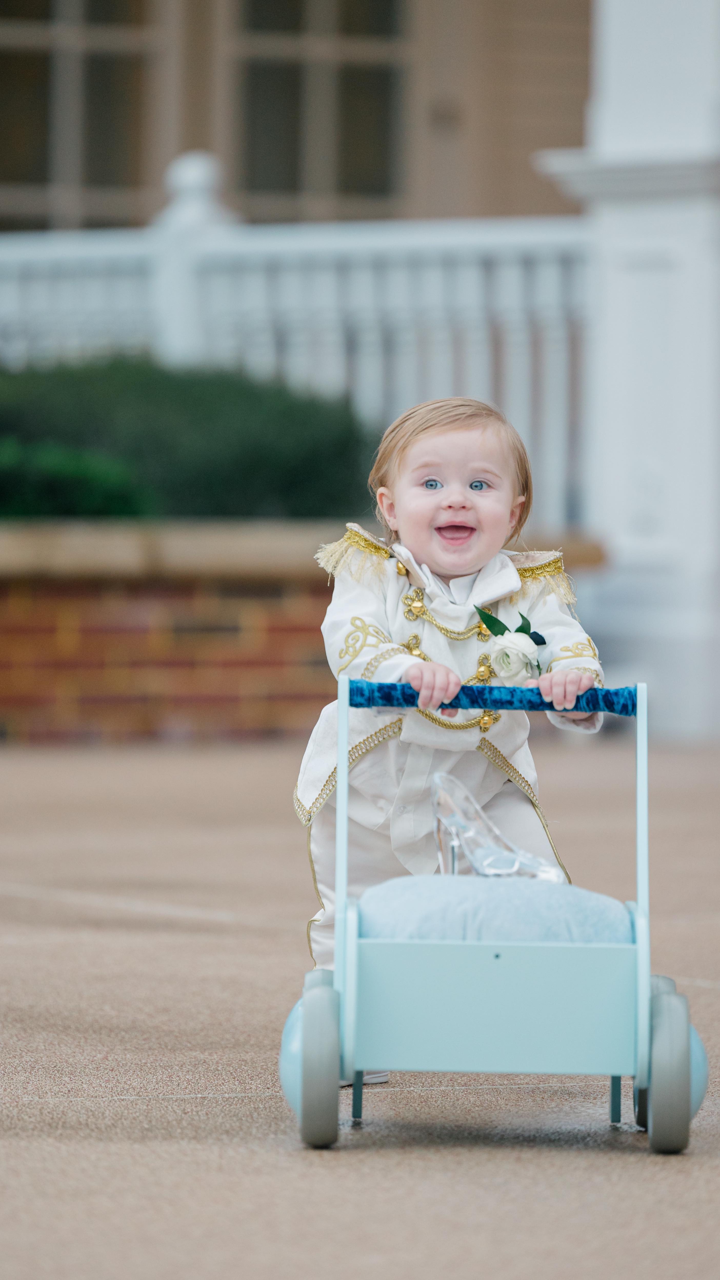 Just doing his princely duties 🥹✨
#disneyfairytaleweddings #disneyfairytalewedding #disneywedding #disneyweddingshowcase #disbride #disneybride #disneysgrandfloridianresortandspa #disneysgrandfloridian #orlandoweddingvideographer #floridaweddingvideographer #disneyweddingvideographer