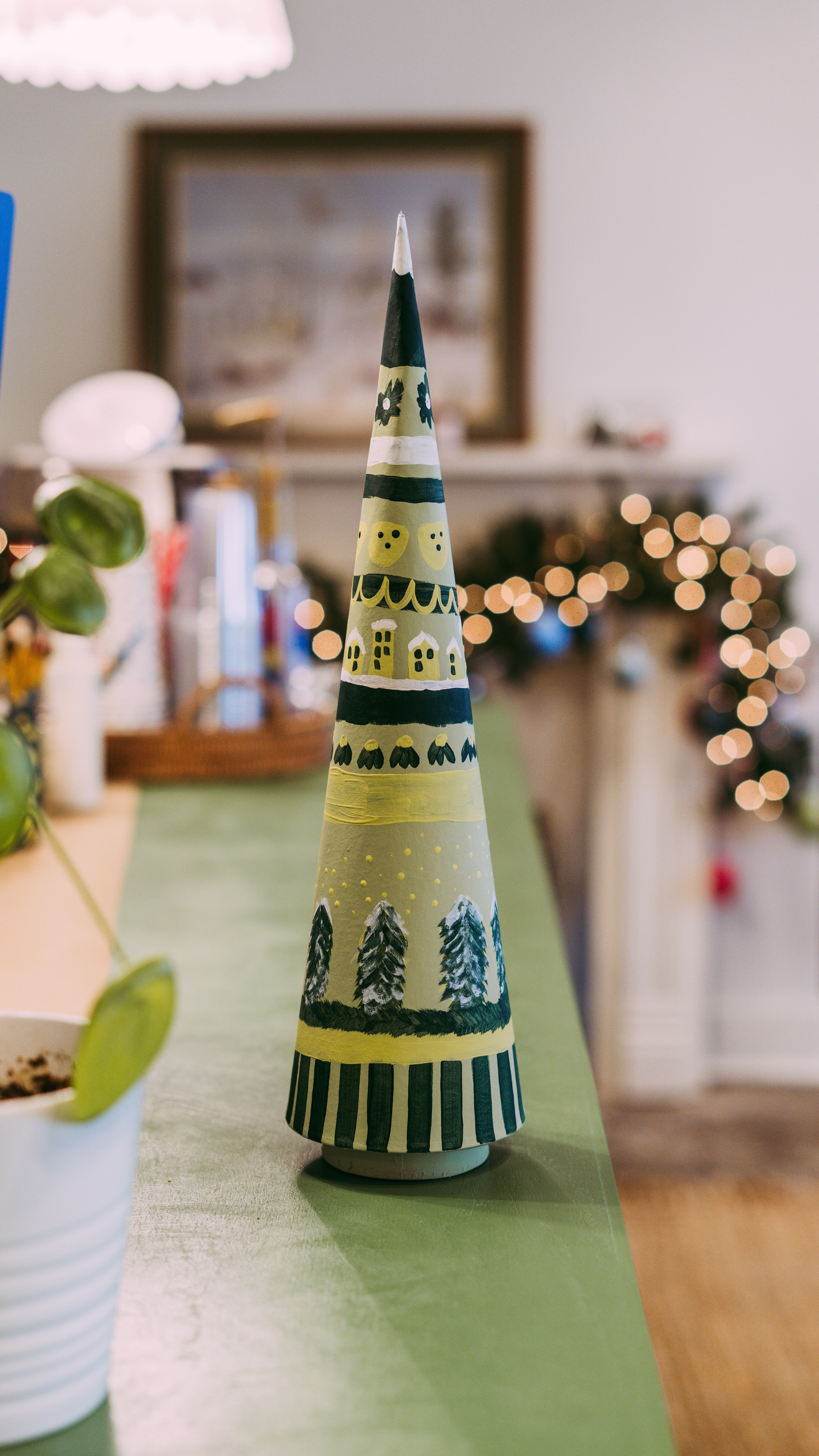 Happy Hygge season!
#norwegianchristmas #scandinavianchristmas #hygge #christmastrees #paintedtrees #elktonky #workshops