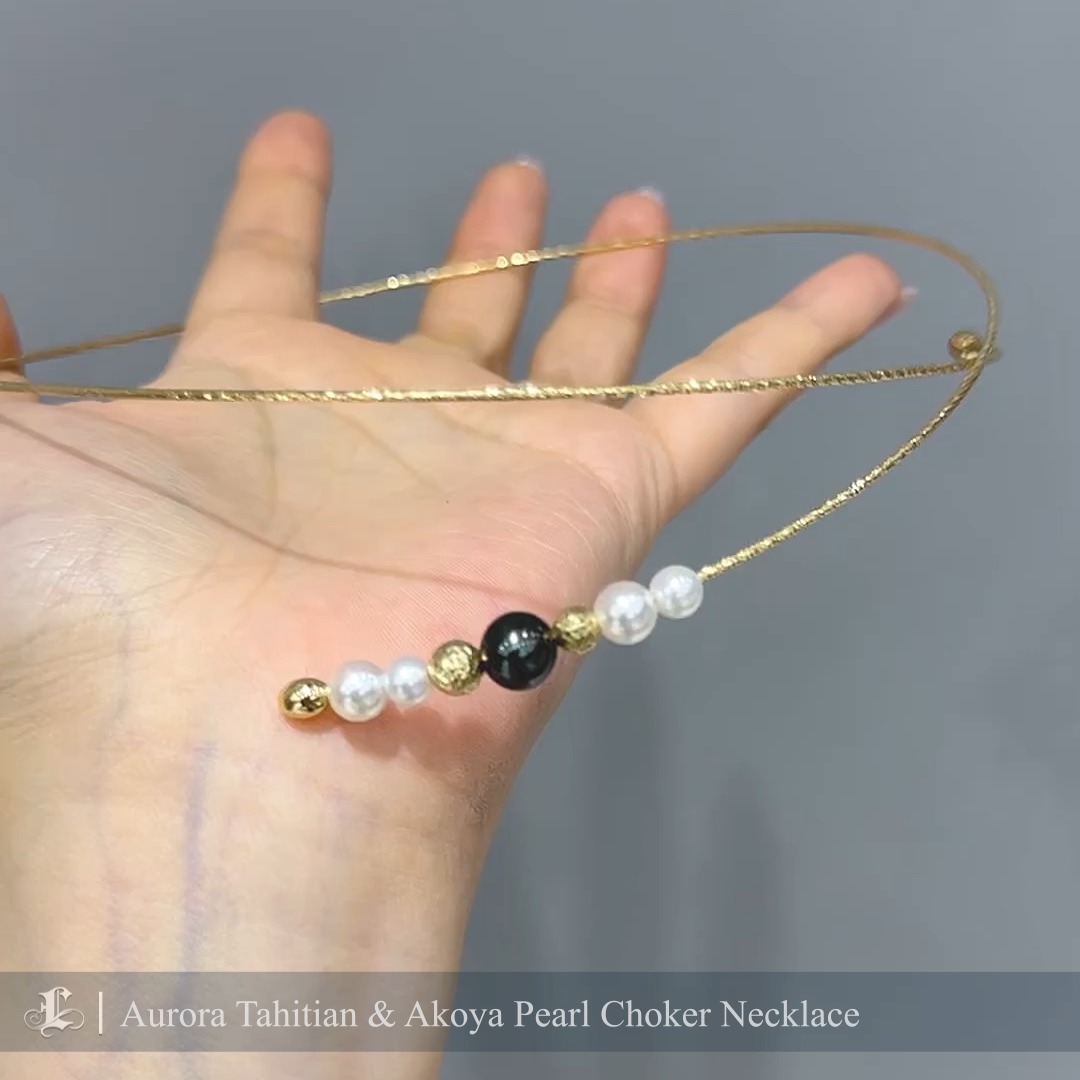 This refined choker showcases an Aurora Tahitian pearl, radiant Akoya pearls, and dazzling 18K yellow gold beads. Set on a flexible, high-quality 18K gold elastic chain, it offers comfort and timeless elegance, perfect for any occasion.
#akoyapearljewelry
#akoyapearlnecklace