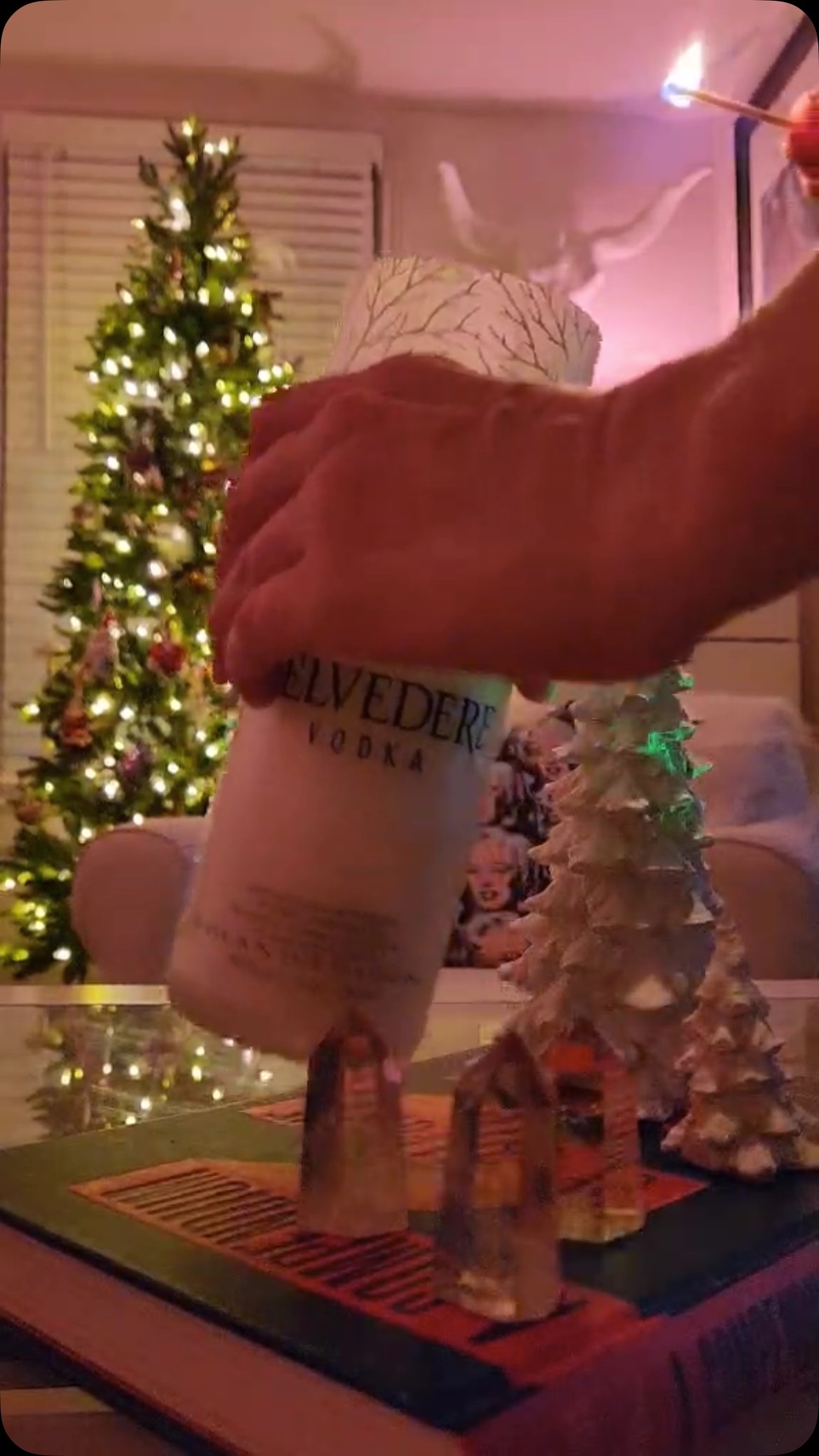 That new candle feeling! Nothing more fulfilling the lighting up that fresh candle! Hopefully you feel the same way!
#HandcraftedCandle #GourmetCandles #soapandhonour #soywaxcandles
#NaturalSkincareEssentials
#HandmadeLuxurySoap
#handmadecandles #SignatureScents
#CustomCandleDesign #PamperYourselfDaily
#SustainableLuxury #handmadecandles #BespokeCandleMaking
#ElegantHomeScents
#TreatYourselfMoments
#EcoFriendlyElegance
#SelfCareRituals
#artisanluxurygifts