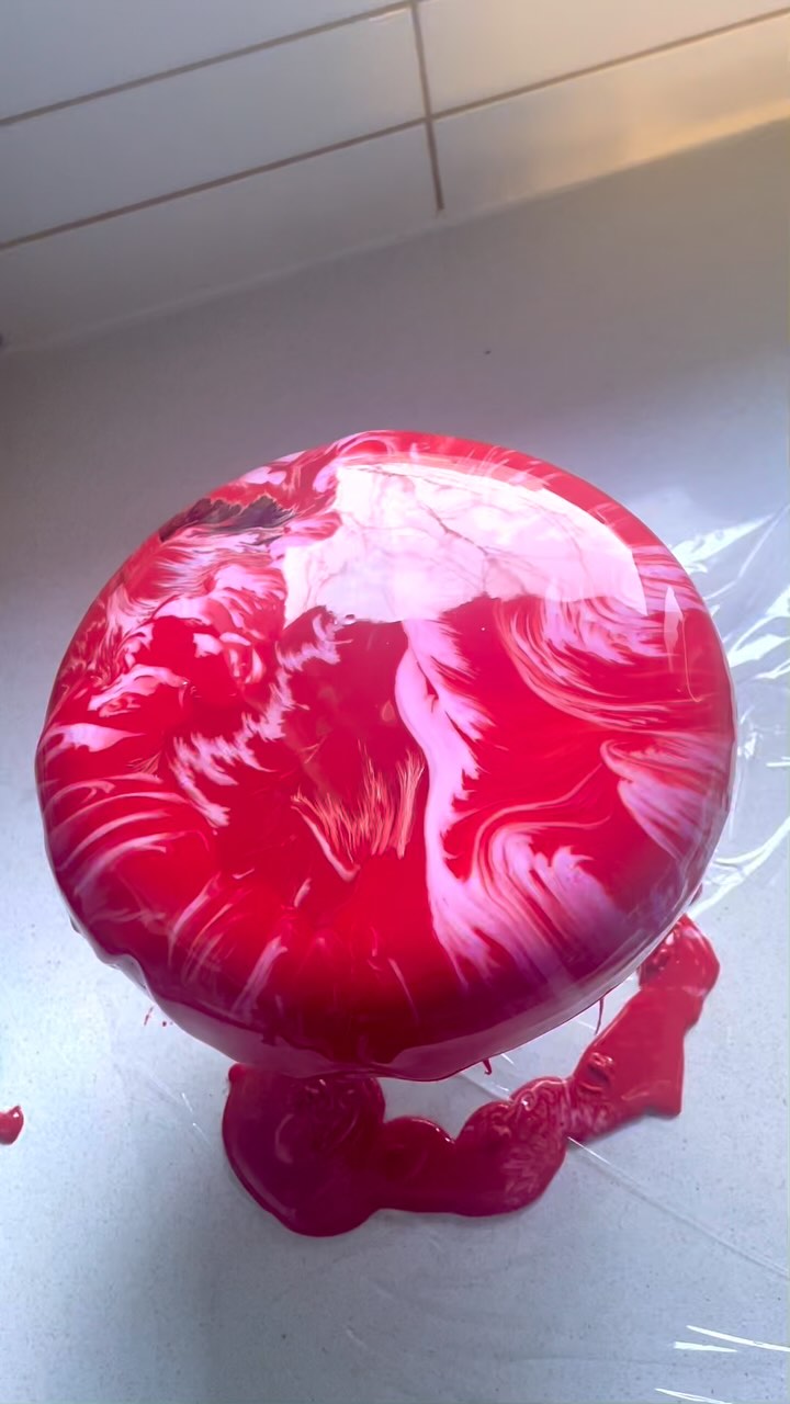 Dreaming of a White Christmas with a PLL Entremet?! Order yours now on www.prettylittlelayerstoronto.ca (link in bio)