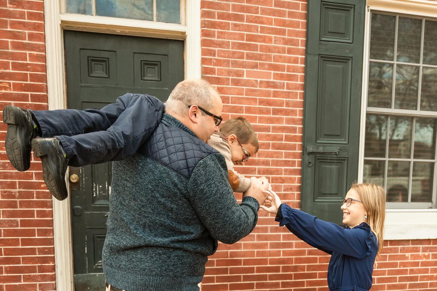 Candid photos. The first part of your session will be when we get those looking at the camera photos (and I have a few tricks to get some candids too.) Then we move to groupings siblings, parents either kids, etc.
Then it’s all FUN! I always need to see how fast your kids can run. How high they can jump. I ask them to skip- WHICH HAS NOTHING to do with skipping and everything about movement and laughter. I want your kids personality to shine!
#familyphotographydelaware #candidfamily #skippingkids