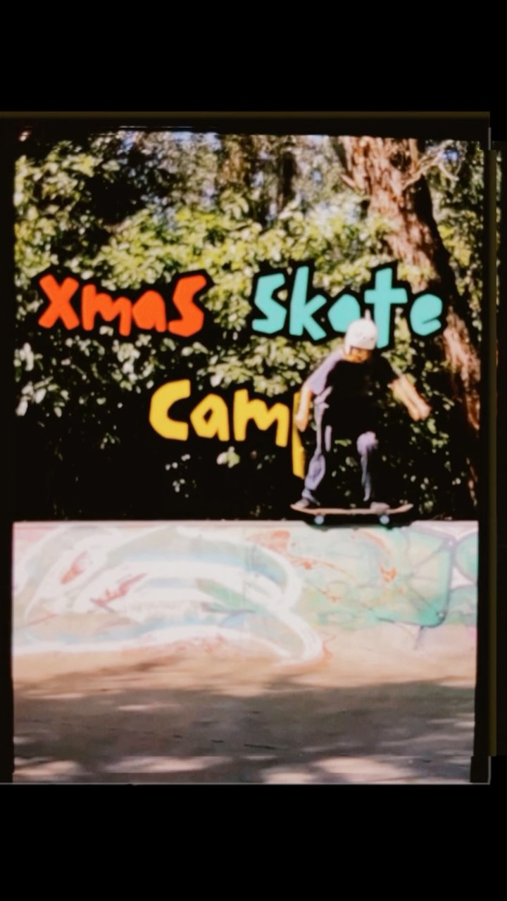 Belos dias de MONSANTO 🌿 durante os Skate Campsssss 🤘🏽
.
Arrancamos já no dia 23 com a 1a semana do XMAS Skate Camp!
E 30 com a 2a!! 🙃
.
Se ainda te quiseres inscrever, acede ao link que temos na BIO e por lá poderás ver as informações e ter acesso ao formulário de inscrição 🖋️
.
Para qualquer dúvida não hesites em contactar! 🤙🏽
.
.
🇬🇧
Beautiful days in MONSANTO 🌿 during the Skate Campsssss 🤘🏽
.
We kick off on the 23rd with the 1st week of the XMAS Skate Camp!
And on the 30th with the 2nd!! 🙃
.
If you’d still like to sign up, check out the link in our BIO, where you’ll find all the details and the registration form 🖋️
.
For any questions, don’t hesitate to reach out! 🤙🏽
.
.
.
#escoladeskate #skatecamp #feriasdenatal #xmasholidays #skateboardingisfun #lisboa #oeiras #ideiasdepresentes 💭 #monsanto # aulasdeskate #skateboardingschool #skateboardinglessons