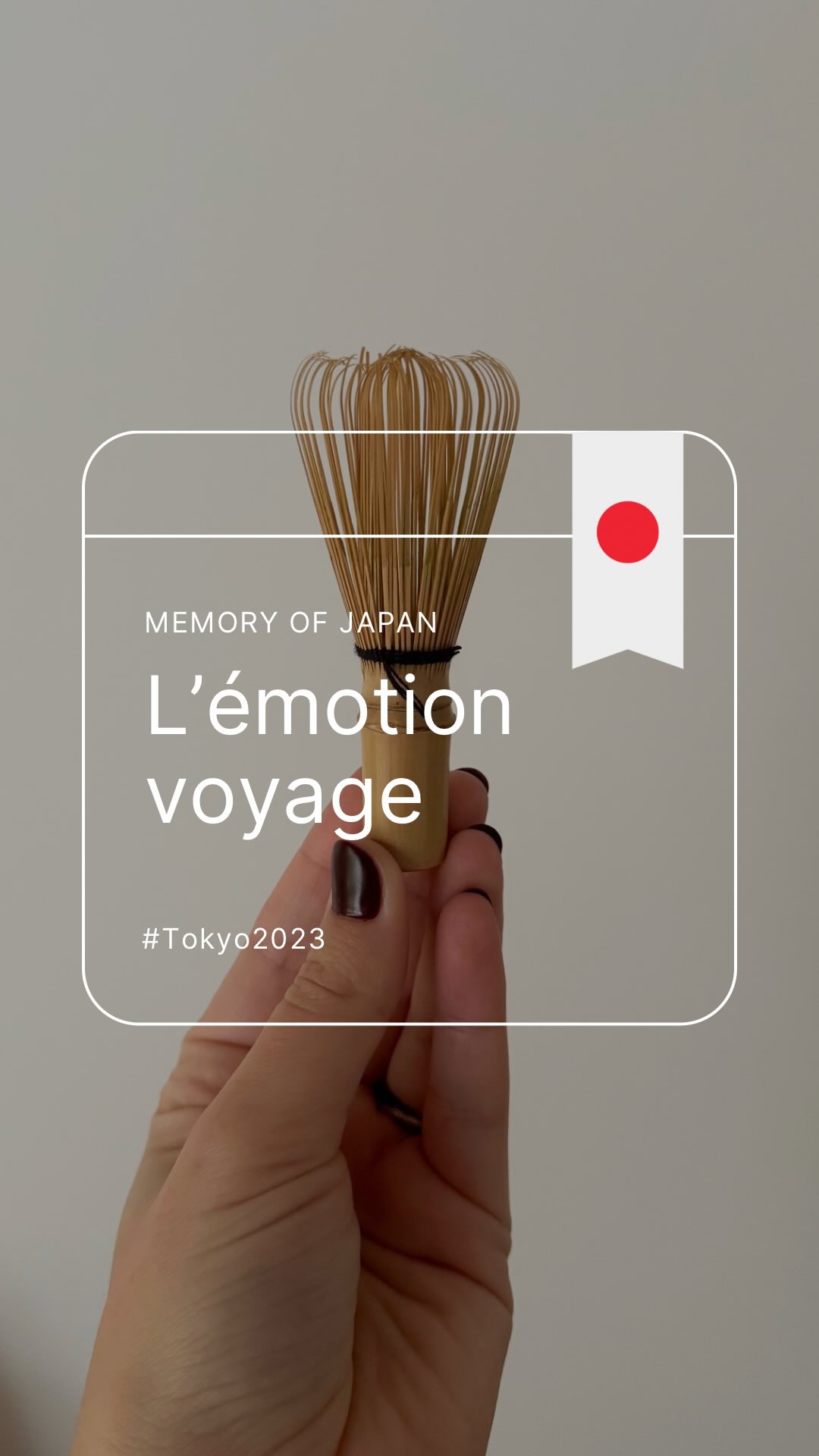 🍵 Flashback au Japon, avec une dose de matcha et d’artisanat 🎌
Bon, petite confession : j’ai ramené ce chawan du Japon parce que, clairement, c’était un coup de foudre céramique dans une boutique d’antiquités. Et honnêtement… est-ce qu’il y a quelque chose de plus japonais que la glaçure Shino ?!
✨ Les détails qui tuent :
Regarde-moi ces craquelures ! Elles sont là, comme des petites rides de sagesse, prêtes à te murmurer : “Oui, je suis une pièce unique, et toi ?”
Avec ses nuances orangées et son côté brut, ce bol me donne l’impression d’être encore dans une maison de thé à Kyoto, même si je suis juste dans ma cuisine.
🥲 Le Japon me manque, mais…
Au moins, mon latte au matcha est là pour m’apporter une mini-dose de zenitude. Un peu comme si j’avais embarqué un bout de la cérémonie du thé dans ma valise. (Pas sûr que les douanes auraient validé ça.)
📹 Spoiler : j’ai essayé de filmer les craquelures artistiquement, mais ça ressemble surtout à moi qui admire mon bol avec amour.
Et toi ? Si t’étais au Japon, tu ramènerais quoi dans ta valise (à part 10 kilos de KitKat au matcha) ?!
#MatchaMood #RetourDuJapon #CéramiqueJaponaise #ShinoVibes #BolFétiche #WabiSabi #TropDeMatchaMaisJamaisAssez