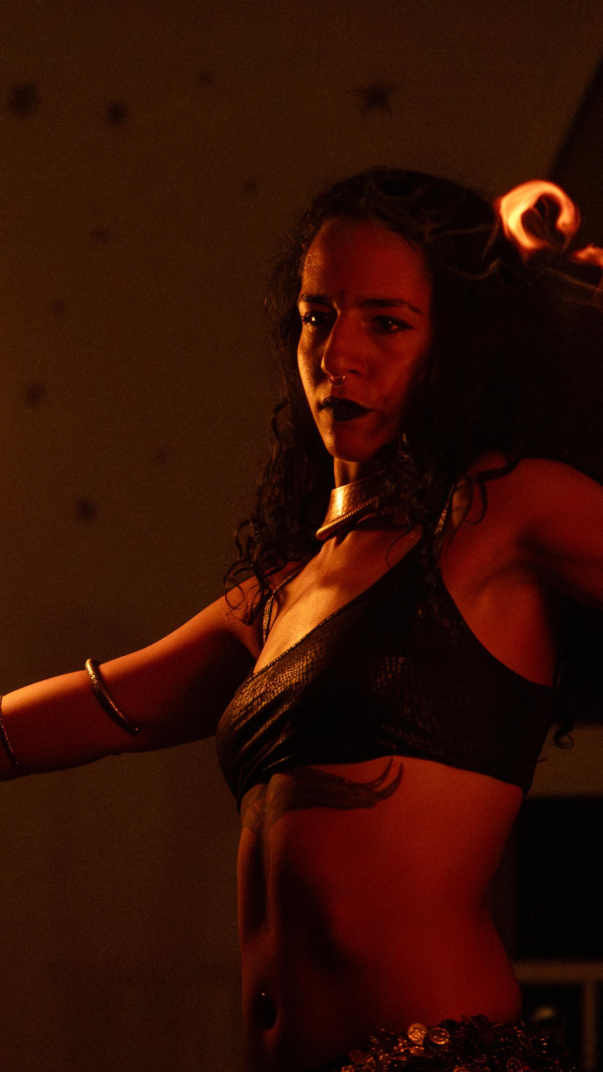 @apsa.hara’s Tribal Fusion dance ignited the space by the fireside in the @lovejamcommunity Festival Tipi Stage this summer..
To @_zackiel_ ’s handpan composition LesMages.
Here’s a short clip from our music, dance and fire performance as the act ZackieL & Apsahara, which was amongst the most special we’ve done thanks to the quality of presence and artful appreciation alive in the space.
We’re so grateful for the audience, friends and collaborators who showed up so wholly and heartfelt. 🌄
More videos from the rest of the show soon come!
Featuring the formidable musicianship of
@tonymangomusic on trumpet and didgeridoo
@vladkobuxton on trombone
@sorrelfairlove on percussion
Thanks to all those who made this happen, and who were there to support us 🙏❤️🔥
Benji for the film! 🎥 @benjimitchellfilm
Nathan @nattyflows_ and Zena @the_native_herbalist the wonderful organisers.
@chay_cropsnotshops at @cropsnotshops for the space.
@nomadic.rhythm for his drums.
@simranhunjun
@lj_lacomplex
@shendaosilentfilms
@bastiancreations
@heart_centred_wellbeing
@18fluteloops
@monika.kossy
for joining us.
-
-
#tribalfusion #tribalfusionbellydance #didgeridoo #hangdrum #handpan #firedancer #lovejam