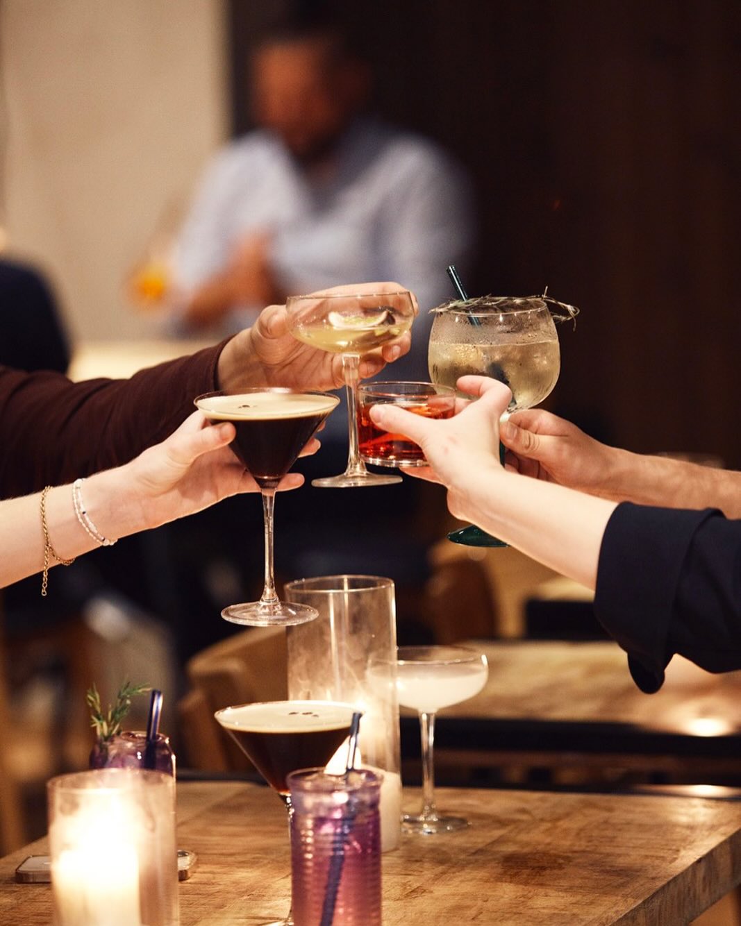 🎉 VIND TO NYTÅRSMENUER UD AF HUSET! 🎉
Vind 2 nytårsmenuer til dig og en du holder af.
KONKURRENCE:
- Skriv hvem du vil dele med og du deltager automatisk i lodtrækningen om 2 nytårsmenuer.
Vinderen bliver offentliggjort på vores Instagram onsdag d. 25/12/24 🌟
🌍 Find os på Banegårdsgade eller Aarhus Ø. Vi glæder os til at se dig snart! www.tipsy-aarhus.com
Konkurrencen er hverken sponsoreret, betalt eller på andet vis associeret med Instagram.
#nytårsmenu #aarhus #nytår2024 #tipsyaarhus #letsgettipsy #konkurrence