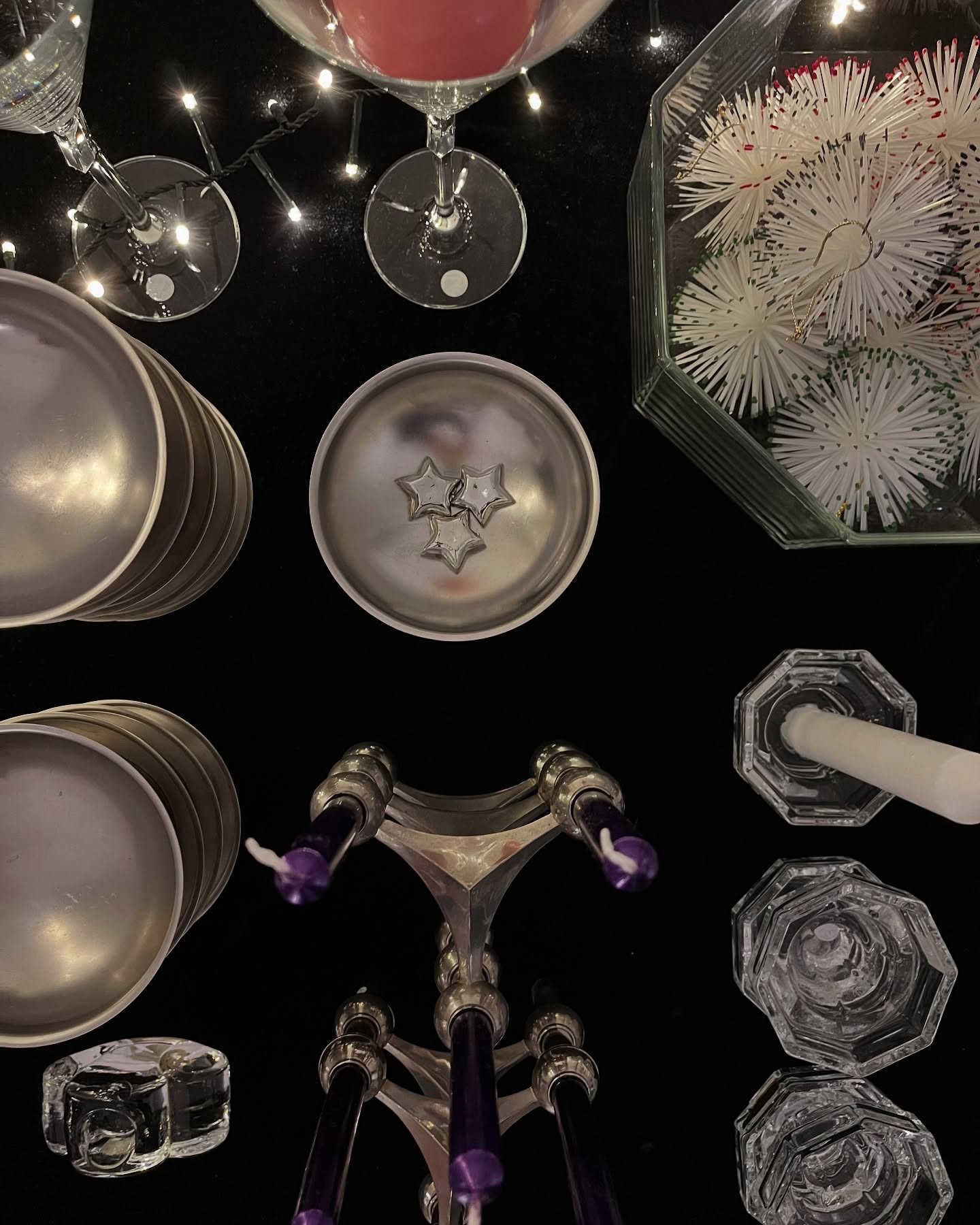 Weihnachtlicher Glanz und Silber ⭐️
#neokollekt #preloved #tableware #vintagesellersofinstagram #silverware #christmasdecor