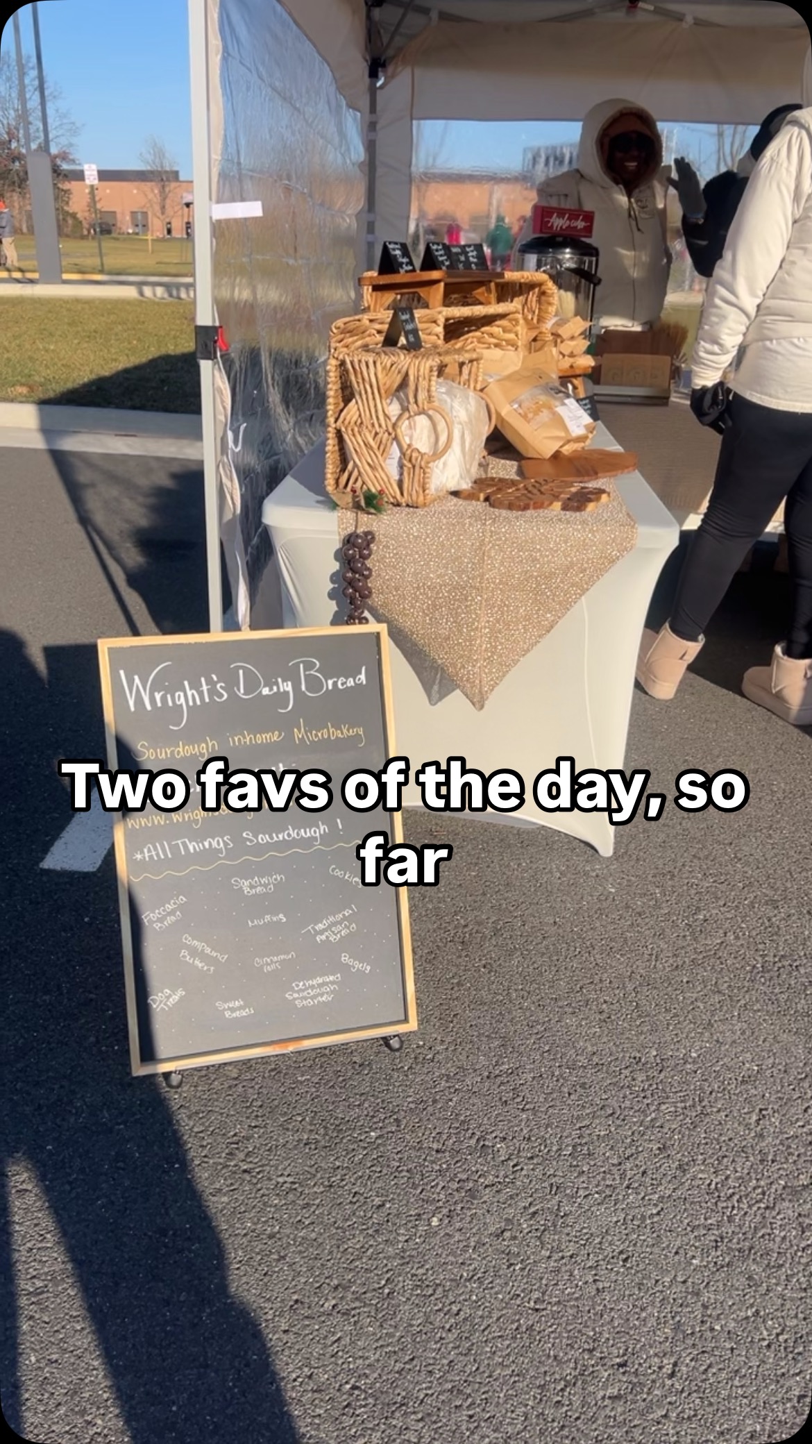 So many venders today but so far these are my favs
Guests at the #eatlocofarmersmarket for today only
#besodaring #beso #smallbatchsoap #smallbatchskincare #handmade #holidaymarket