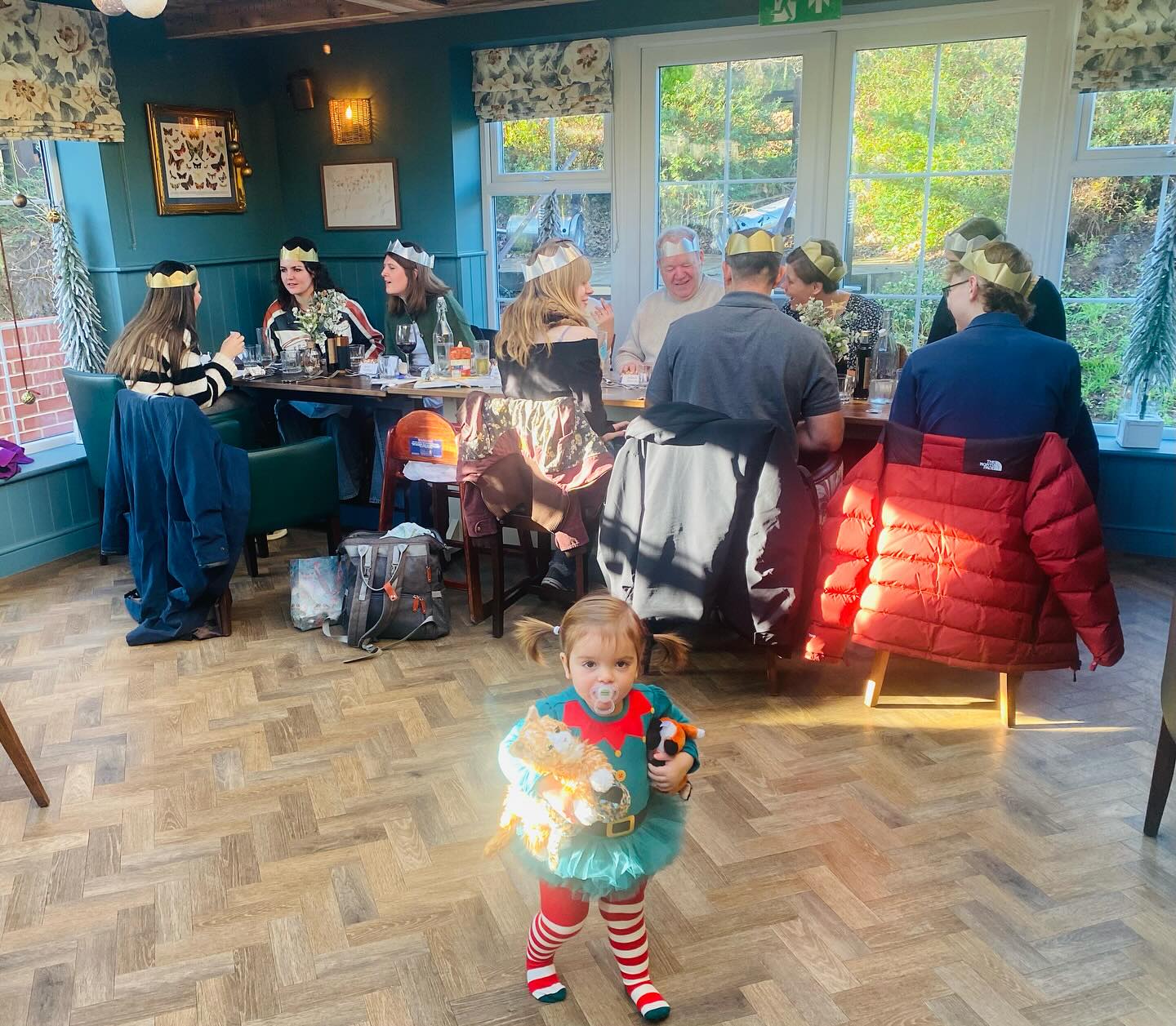 Here’s to another year with this fantastic, committed, hard working, happy team. With only one more event to go before we take our Christmas break, we finally had a chance to spend time with everyone together. Thank you to each one of you, for your enthusiasm, your work ethic, your cheer, your readiness, your flexibility, the effort you put into it, the little things you might think go unnoticed but who make all the difference and, for the younger ones: all the progress you’ve all made the past couple of years. Catering is a tough job and not for everyone, the skills and attitude you need are hard to come by so be super proud of yourselves. You make Envie / the cruising kitchen what it is today: a big family pulling it together. A big BIG thank you.
Thank you @exetertheblueballinn for having us, spot on!
#dreamteam #staffchristmasparty #sustainablecatering #familybusiness #localbusiness #christmas #grateful #gratitude #teamworkiswhatmakesthedreamwork
@lilasicl @fearne.reav @bobbiechrista__ @jess_m_01 @melliefrickerr @keithlewin @sarahlewin @dawn