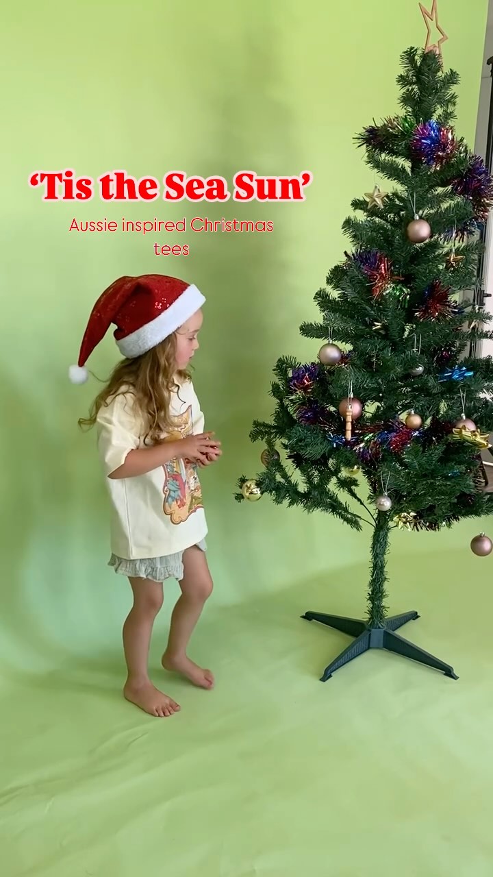 Express Shipping & Discounted tees for this week only!
🎄🎁🌊☀️
Feat our Adult & matching mini special edition Aussie Christmas Tee. The tee inspired by all the things we love about an Australian Christmas.
Colourful and fun hand drawn illustrations on a vintage cream oversized fit t-shirt with a drop shoulder made from the softest combed cotton.
Enjoy all the memories to be made this season in your new Christmas Tee.
Drop a comment for the magical discount code 💫
.
.
.
#merrychristmas #christmassale #christmastee #familychristmastees #matchingchristmasoutfits #aussiechristmas #summer #oversizedchristmastee #christmasfestivities #shoplocal #combedcotton #sustainablefashion #miniandme