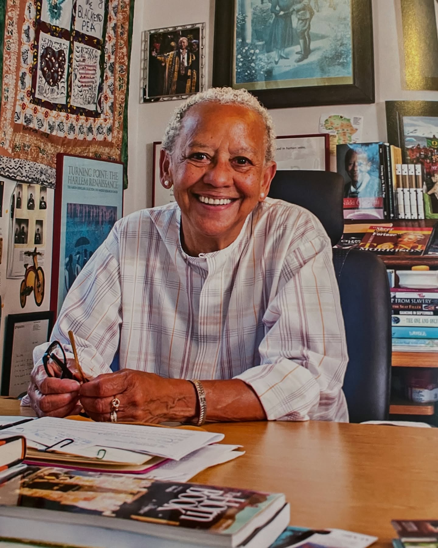 We lost a great literary hero in Nikki Giovanni. She will be greatly missed. ❤️
Check out “My Open Letter to Nikki Giovanni”, by Tiye.
Link in bio.
.
.
.
.
.
.
.
#nikkigiovanni #feminessay