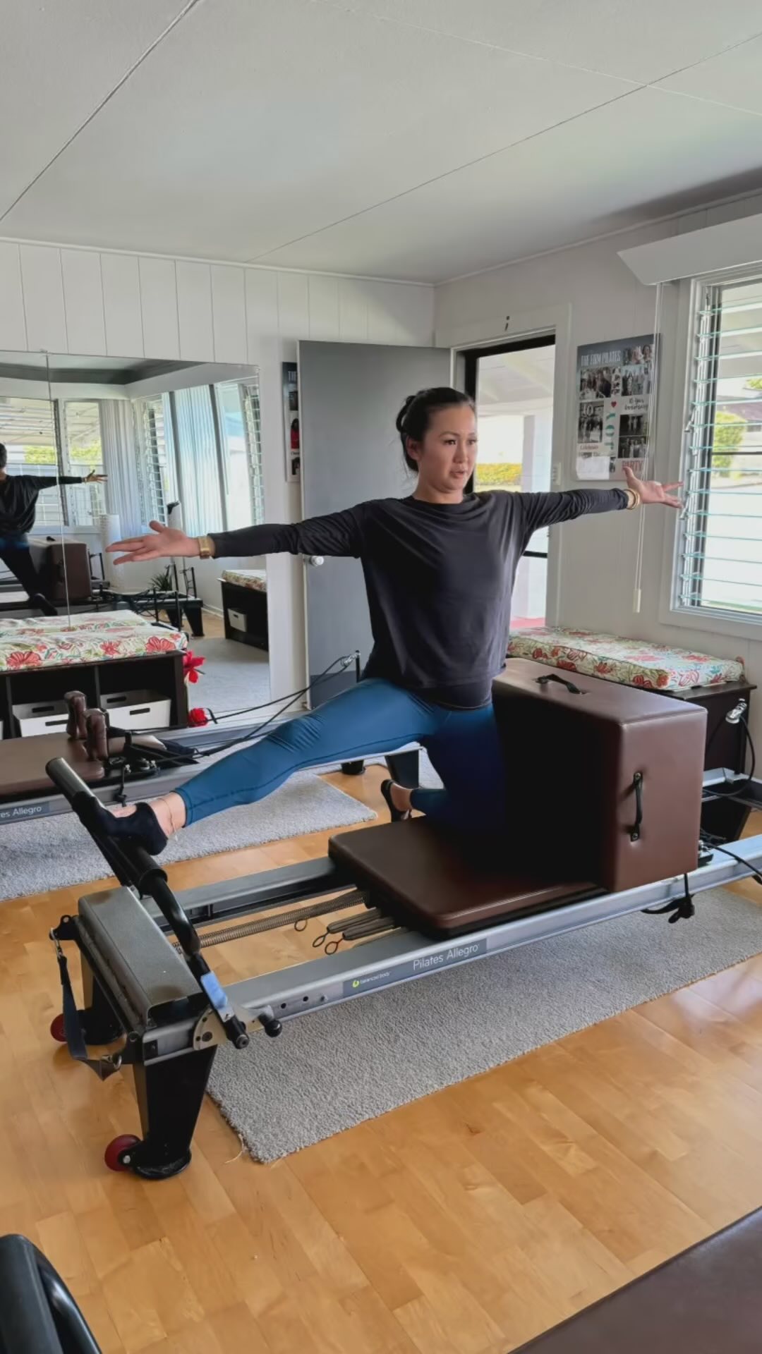 Sometimes I ask for it all and @pj_cutter delivers! Great job! 👏 👏 This combination is wonderful for balance, coordination, alignment, flexibility, control & external rotation in the hips. Just when she thinks she’s done, I hand her a ball for the extra stretch. 🙌 Nailed it! #thefirmpilates #pilateshawaii #hawaiipilates #fithawaii #fitmom #fitmoms #reformerpilates #hawaiilife #kahala #islandlife #basipilates #pilatesfit #pilatesbody #pilateslife #pilateslovers