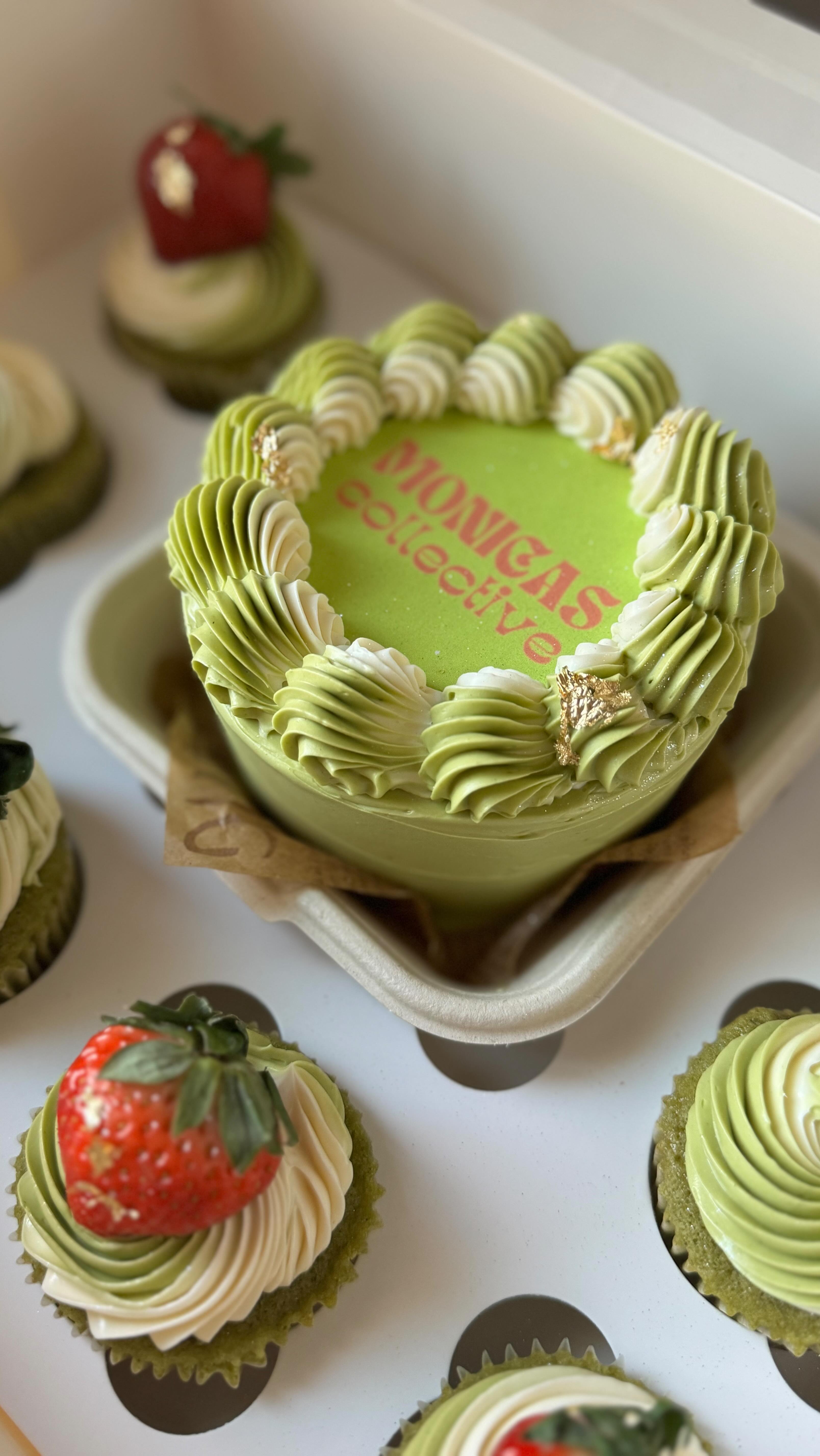 From the oven to the booth!! 🍰✨
Got a chance to bake some sweet treats for the sweet creator @monicascollective!
Congratulations on your beautiful booth at the Bryant Park Winter Village! Thank you for continuously being a source of encouragement to small businesses, and letting us watch your beautiful journey✨🤗
#sweetsuprise #bentocake #matchacake #matchacupcake #bryantparkwintervillage #bryantparknyc #nycbaker #statenislandbakery