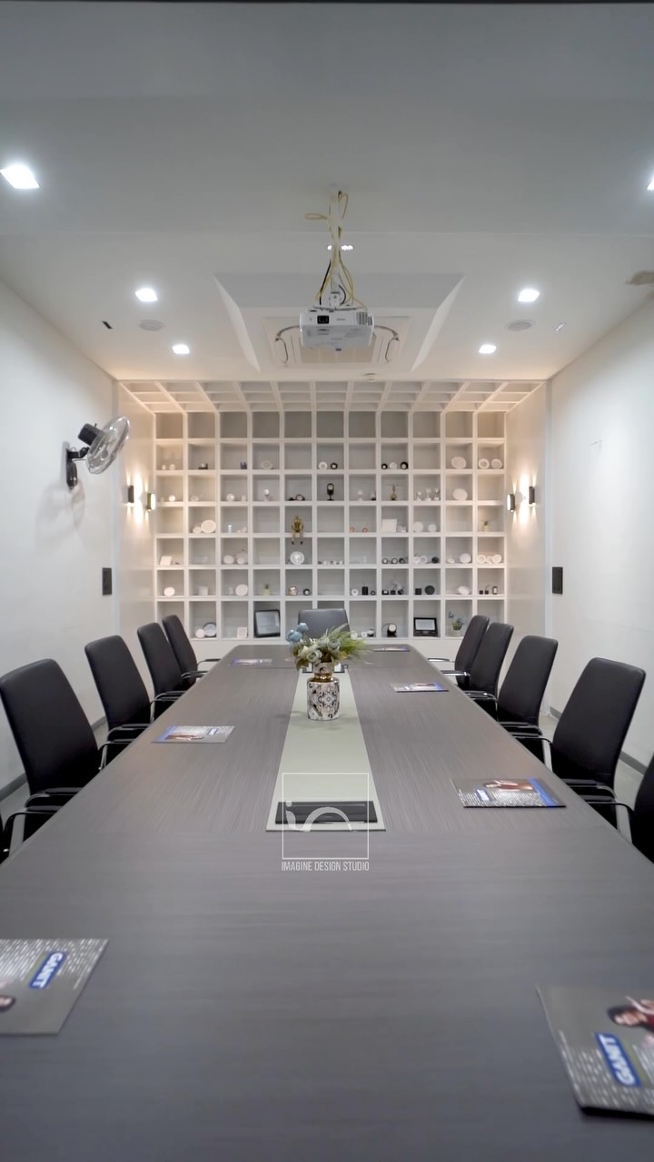 This corporate office designed for @ganitstarengineering located at Sinhasa, Indore is spread over an area of 4000 square.ft.
.
.
The facade follows a minimalist theme, with lighting being the primary design element. The carefully planned lighting not only enhances the building’s visual appeal but also highlights the core function of the office — a place dedicated to innovation and design in the lighting industry.
.
.
The interior showcases a composition of clean, straight lines paired with a white-wash effect on the walls, creating an open, airy environment that fosters focus and productivity. Its design reflects a modern, minimalistic aesthetic, skillfully blending elements of rustic finishes with sleek glass accents. The use of rustic materials adds warmth and texture, balancing the cool, contemporary feel of the space.
.
.
Designed @imagine_design_studios @architect.ankitmittal @id.parakhgupta
For @amitgoyal4367 @gunjeet17vinny @badjatyanimit
.
Captured by - @imagix_studi0
.
#interiordesign #indorearchitects #architecture #interiorstyling #interiordesigner #luxuryinteriors #corporatelife #corporatedesign #corporateoffice #corporateofficedesign #corporateofficeinteriors #corporateofficespace #officedesign #officeinteriors #officeinteriordesign #instadaily #trendingreels #explorepage✨