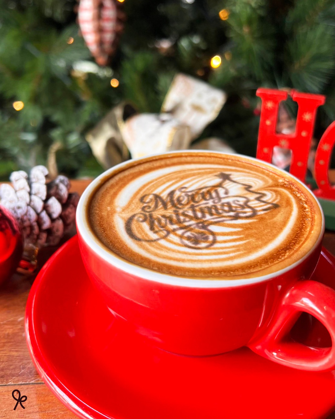 Sip the magic of the season! ✨☕🎄
Our baristas are spreading Christmas cheer one cup at a time with festive latte art.📍Celebrate Christmas with us and enjoy a little cup of holiday joy today! ❤️
Make your reservations now via our website.