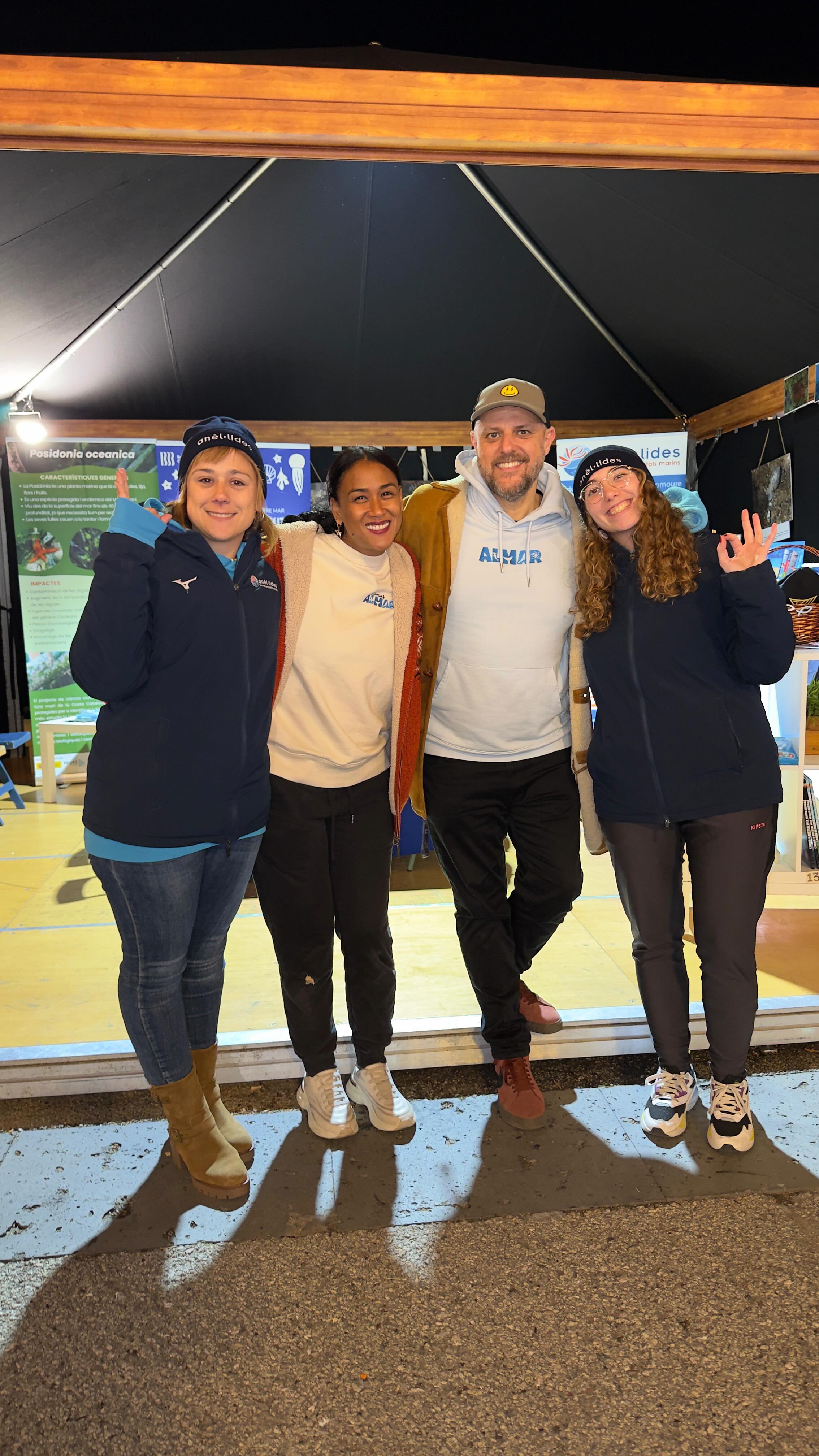 El cambio comienza en el momento en que decides que las cosas pueden ser diferentes.
Estamos felices y agradecidos de trabajar con @anellides en la conservación de los mares y sobre todo la repoblación de los Caballitos de Mar en las costas de #barcelona .
Que linda oportunidad estar en este gran espacio @firanadalmolldelafusta 👏 compartiendo nuestros proyectos, con grandes y pequeños, compatiendo nuestro trabajo y amor por los Océanos; Así vamos siendo más y más preocupados y actuando por cuidar nuestro planeta.
Y a los bellos seres que lo habitan.
#territorioalmar #caballitosdemar #barcelona
💙