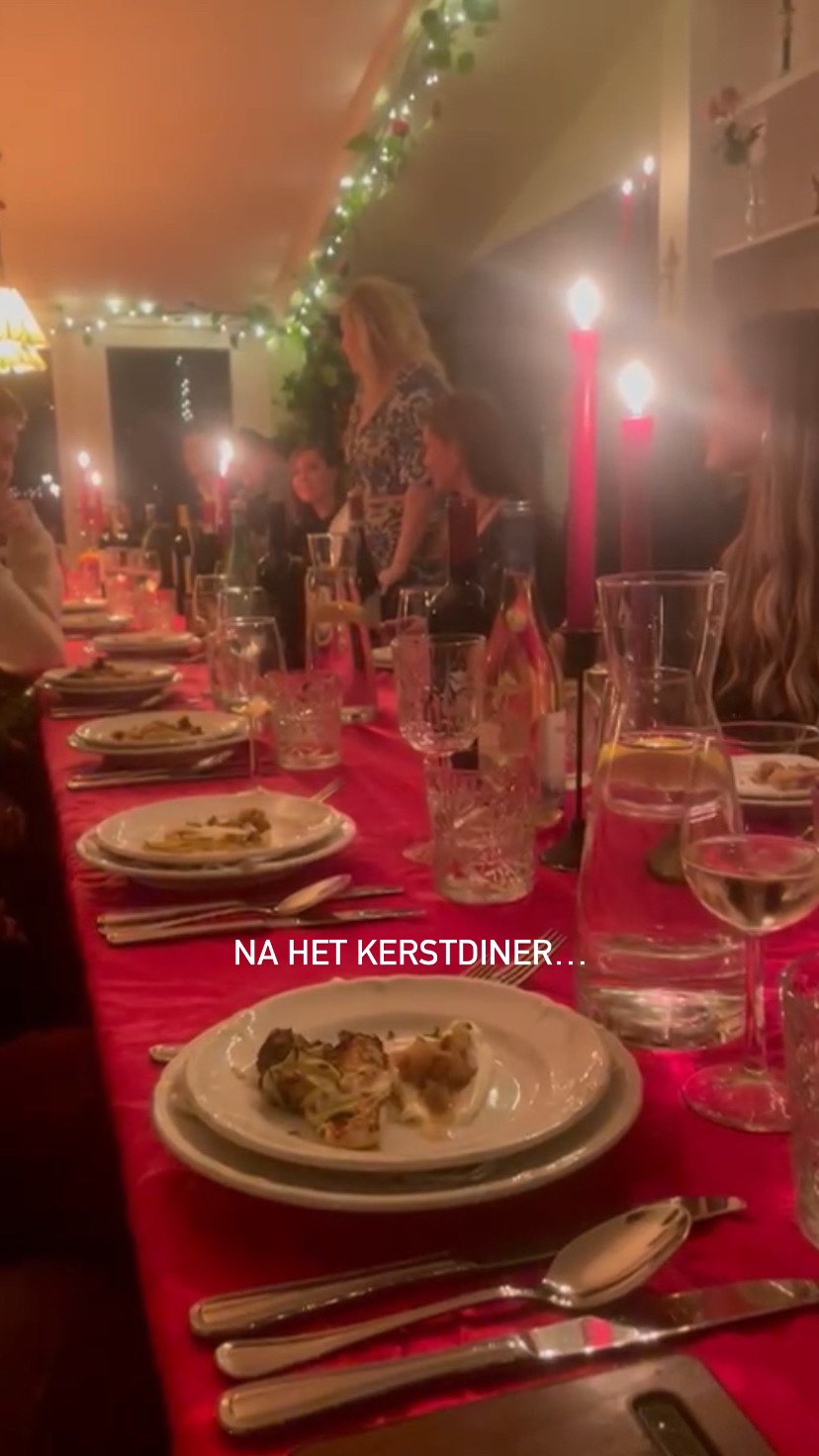 Ik vind het soms toch zo gek om te bedenken dat iets waar ik zo erg van geniet, mij toch zo moe maakt. De hele week - van de voorbereiding tot het kerst ontbijt - was echt het einde, maar nu heb ik heel veel zin om even in een coconnetje te zitten. Dus dat ga ik doen!
Tot vrijdag, want dan gaan we natuurlijk koken voor het voedselbank project!✨🎄
#kerstdiner #voedselbank #zelfzorg