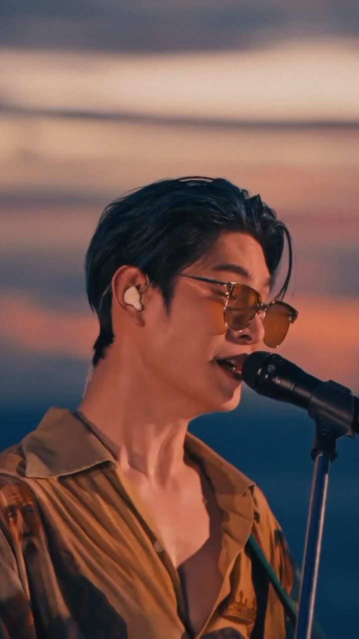 Going full coconuts on this one! 🥥🌊🌅 @wimfeelsgood
.
.
.
.
#bluesiam #mayaandavilla #bluesiamvillas #phuketvilla #surinbeach #phuket