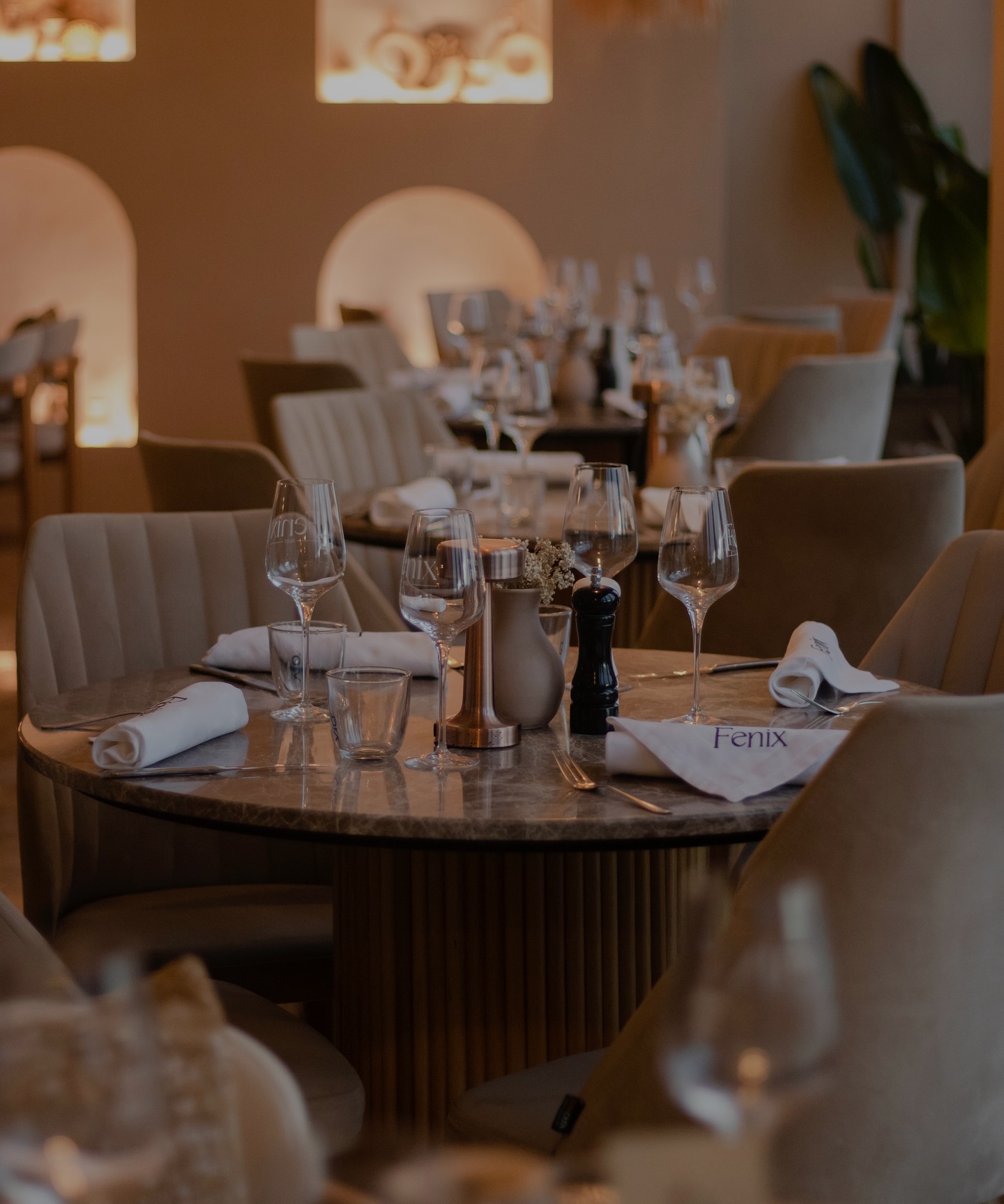 Where moments turn into memories. 🌿
Come and join us @fenix.rust ✨
📷 @mbazo_v
#FenixDining #SetForPerfection #ambiente #restaurant #neuesRestaurant #rust #europapark #epark #genuss #genussmomente #gourmetküche #feinschmecker #kulinarik #erlebnisgastronomie #fresh #salat #salad #freshvibes #bites #freshbites #frisch #new #newrestaurant #food #foodie