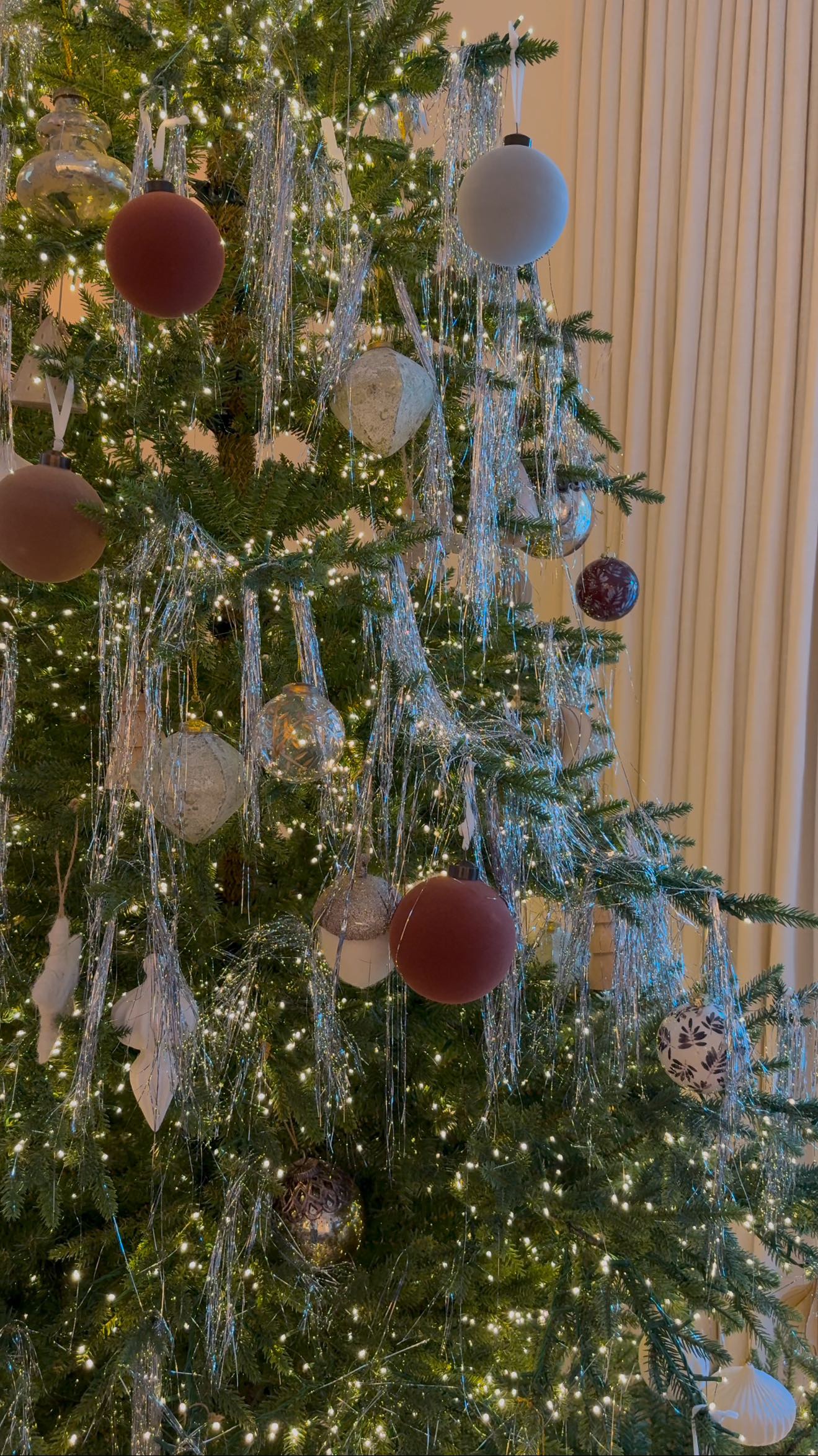 It sure is! We are loving tinsel, in addition to all of our favorite holiday decor collected over the years! It’s the perfect way to add sparkle and texture to your tree 🤍