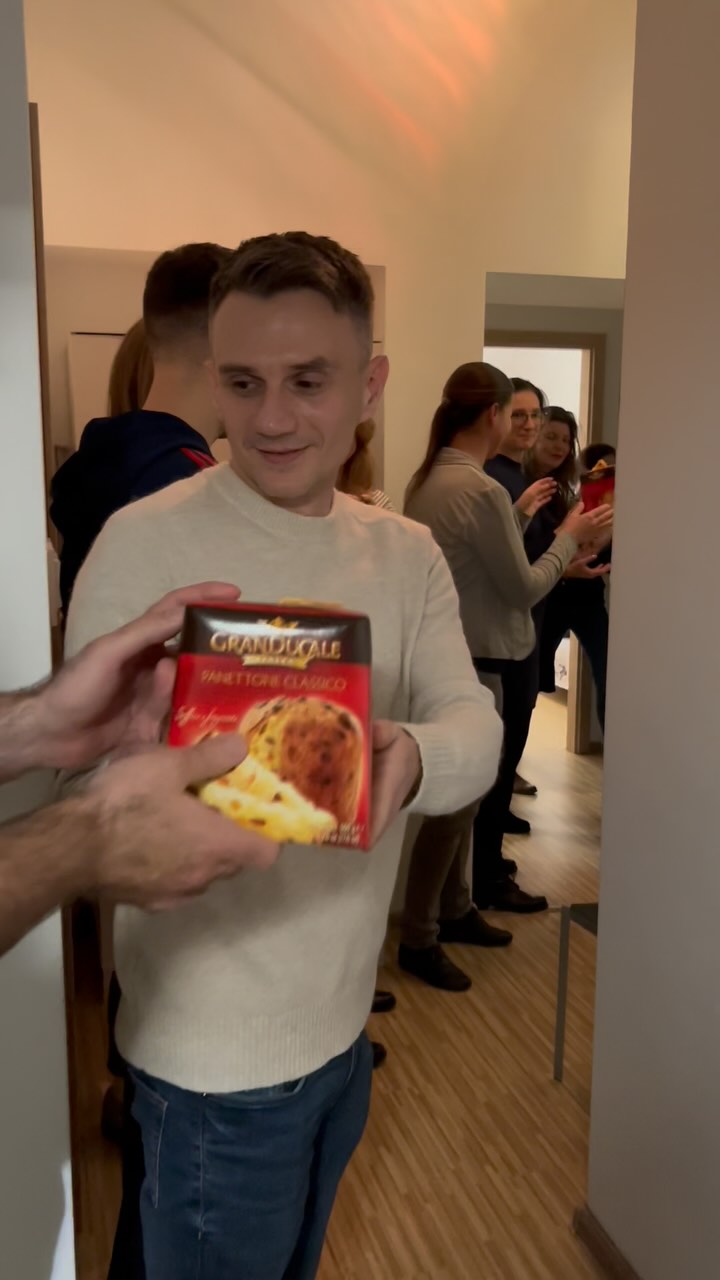 Mamma mia che Natale! 🤩 Come tradizione nella nostra scuola di italiano sono arrivati i panettoni per le lezioni natalizie🎄siamo pronti a festeggiare con i nostri fantastici studenti come in Italia! 🥳
#natale #panettone #włoski #wloskiesmaki