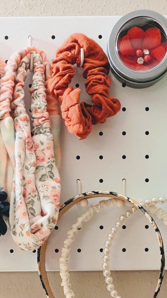 MAKE IT VISUAL
#organizinginspiration #bathroomdecor #hairsupplies #organizingtips #organizinghacks #organizingkids #momlife #smallbusinessmadison #wisconsin