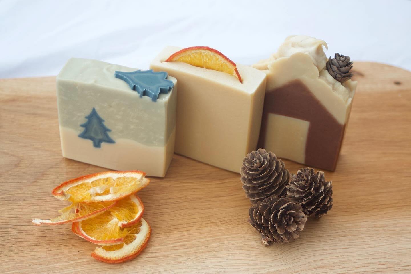 🎄 3 FOR 2 🎄
These 3 limited edition Christmas scents are now 3 for 2 on our website!
Just add 3 to your basket and the discount will automatically apply. While stocks last!
www.marshvalley.co.uk
.
.
#marshvalleysoap #goatsmilksoap #handmadegifts #handmadesoap #madeinsheffield #madeinyorkshire #shopsmall #supportsmallbusiness #christmasgiftideas #stockingfillers #festivecollection #festivescents #secretsanta