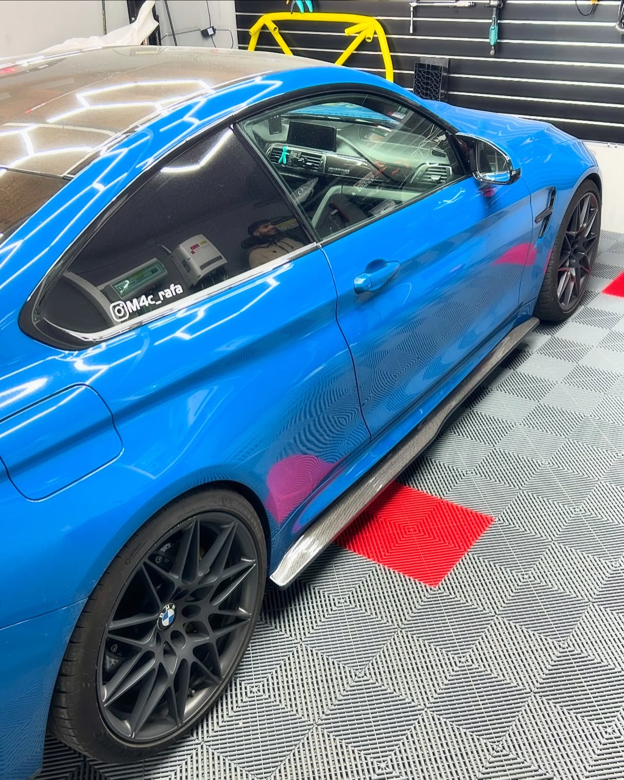 @m4c_rafa with our PS side skirt for F82 M4 🚙
What do you think of this M4 heritage edition ? 🦋😱
#bmw #m4 #f82 #m4f82 #carbon #sideskirt #bmwswitzerland