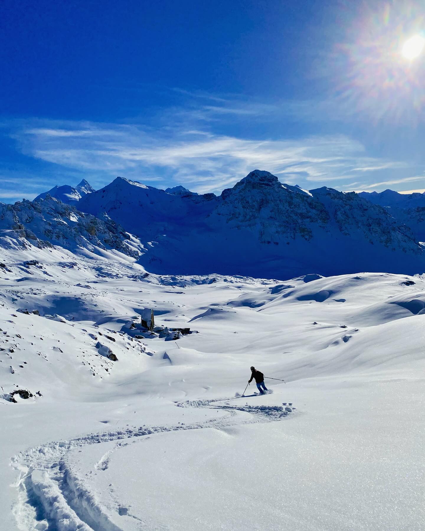 Snow conditions 👌 @stluc.chandolin Looking good for our Christmas guests! #firsttracks #powder #skiing #christmasski #chalet #valdanniviers #switzerland