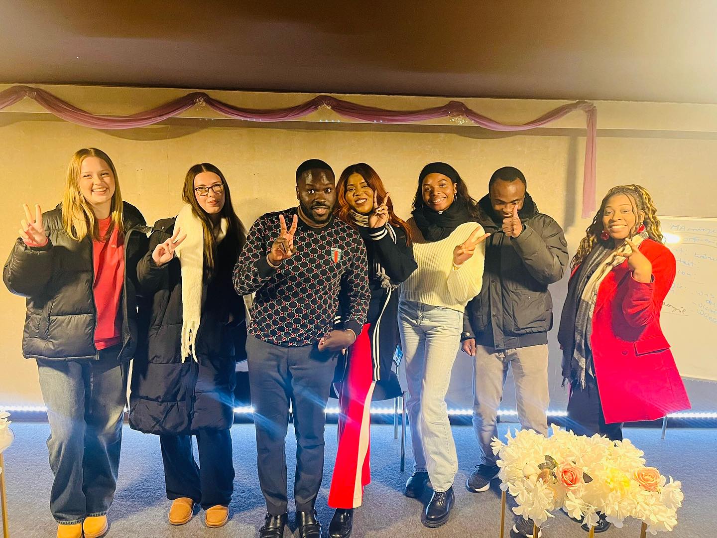 🚨Man muss es erleben es ist nicht in Worte zu fassen, man muss es erleben.
Gesang war mächtig, einfach Gänsehaut.
Und was da gelehrt wurde, was erklärt wurde.