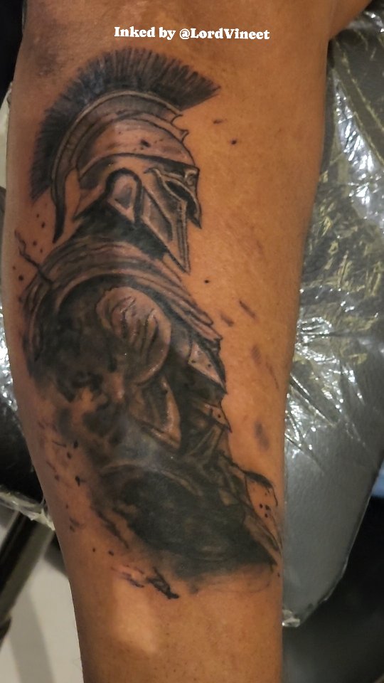 Inked former Mr. Chandigarh with a Spartan tattoo of his choice.
Get in touch to get inked by @lordvineet
#tattooart #tattoo #tattooartist #tattoos #tattoodesign #coredesignlab #lordvineet #artistsoninstagram