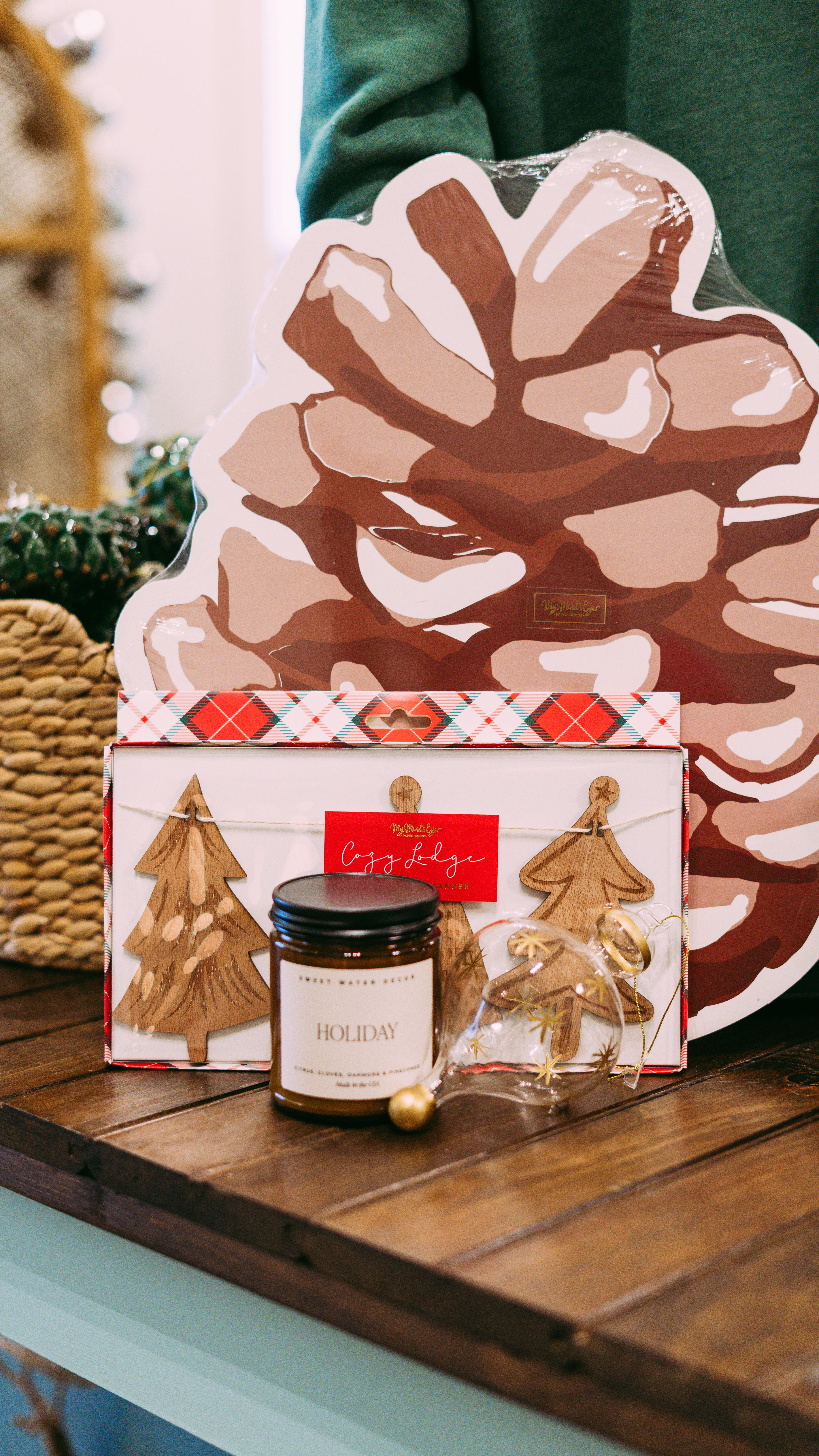 The perfect gift for the hostess in your life is on the square from 10am-4pm this week at @shopfestivehouse
#christmasshopping #shoplocal #elktonky