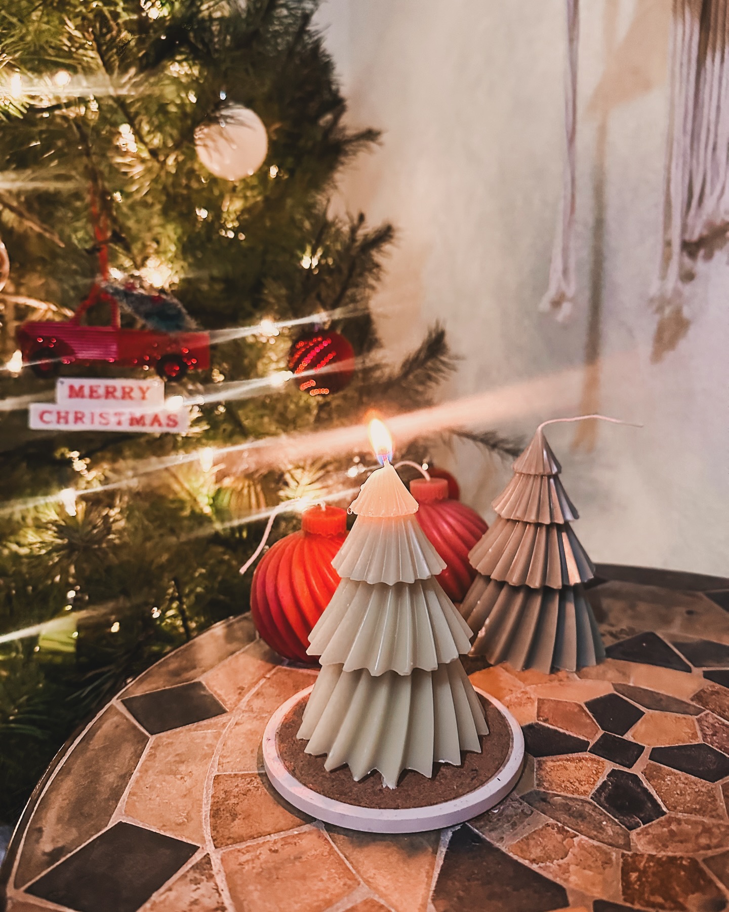 **SOLD OUT***
Only a few of these beauties left for the holidays!! Smell the aroma of blue spruce without even lighting this pillar candle. Great for table decor for the holidays! DM to snag one for $8.00