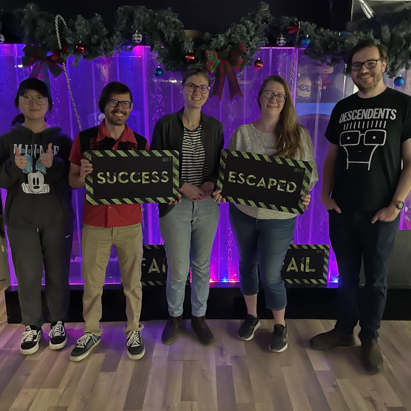 We successfully escaped the dinosaurs! Great job, team.
#teambuilding #gradschool #escaperoom #definitelynotjurassicpark