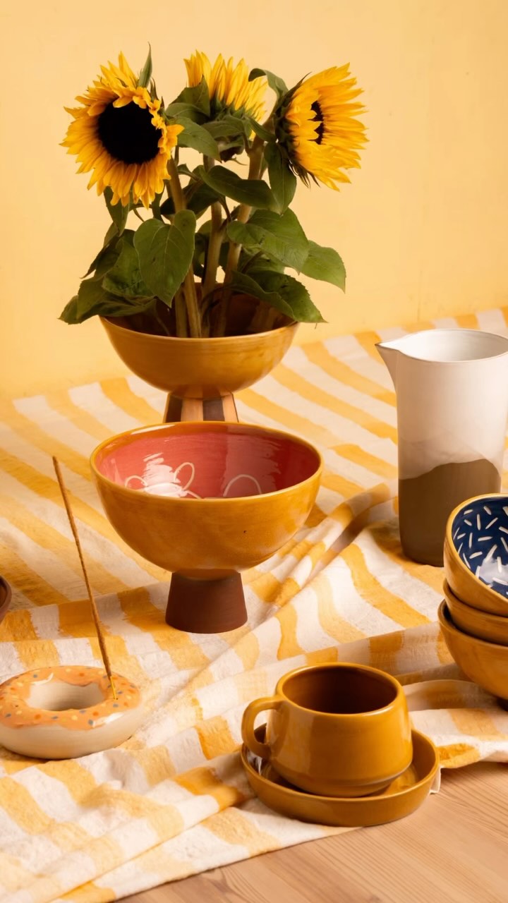 Hi all,
This weekend is full on with Christmas markets!!!
Tomorrow I will be joining the ceramic Christmas market @studiopansa.
Sunday you will find me at the Sunday Funcky Xmas market at the Westerpark @sundaymarket.
And the weekend after you will find me on the 21th of December at the sustainable Christmas market at @cafe_de_ceuvel!
Will I see you on one of those markets?
Pictures are made by @feierabend.studio
#amsterdammarket #amsterdammade #potterylife #ceramic #mugsmugsmugs #handmadewithlove #slowmadegoods #wheelthrownpots