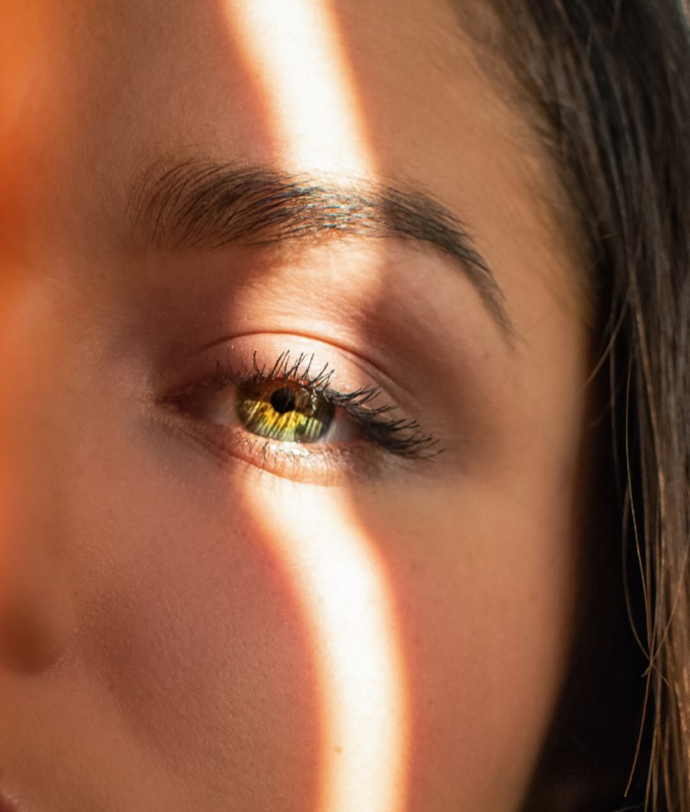 💫SUBLIMEZ VOTRE REGARD AVEC UN SOIN CONTOUR DES YEUX!
🪷Votre regard mérite toute l’attention qu’il demande ! Entre la fatigue, le stress et les écrans, le contour des yeux est souvent mis à rude épreuve. Chez Lilo Bien Être, nous proposons un massage ciblé pour prendre soin de cette zone délicate.
🪷Les bienfaits d’un massage contour des yeux chez un facialiste :
✨Réduction des cernes et des poches grâce à des gestes précis
✨Stimulation de la microcirculation pour un effet défatiguant immédiat
✨Hydratation intense pour lisser les ridules
✨Détente profonde pour illuminer votre regard
🪷Lors de votre séance, nous utilisons des techniques manuelles associées à des outils spécifiques (comme le gua sha ou des roll-ons froids) pour décongestionner et raviver l’éclat de vos yeux.
🪷Nos soins incluent des produits adaptés et hautement concentrés pour des résultats visibles dès la première séance.
🪷Réservez votre moment bien-être dès aujourd’hui et offrez à vos yeux l’attention qu’ils méritent.
www.lilobienetre.com
#facialiste #massagevisage #contourdesyeux #soinvisage #bienêtre #beauténaturelle