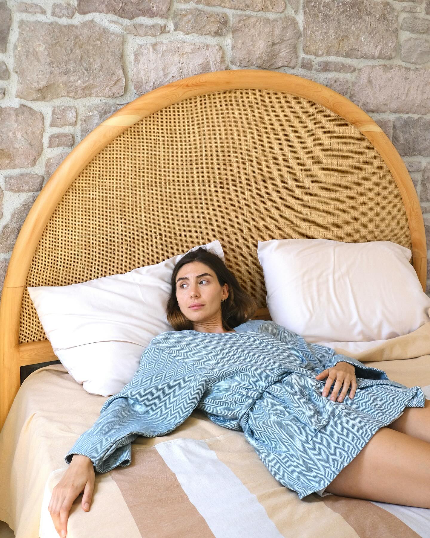 Crafted by hand, woven with care 🤍
- Deep Robe 👘
- #HUES 2 bedspread 🛏️
#handwoventextiles #sustainablehometextiles #finegridhome