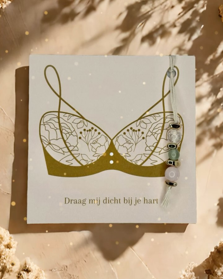 ✨Aura of Abundance✨
Omarm Liefde, Overvloed & Helderheid✨
Dit handgemaakte hangertje voor je bh-bandje, gemaakt van Bergkristal, Aventurijn en Rozenkwarts, is meer dan alleen een sieraad. Het draagt de kracht van edelstenen en ondersteunt je spirituele groei. Bij het hangertje ontvang je een kaartje met uitleg over de stenen en een affirmatie.
Voor slechts €12,12 kan je de kracht van de stenen met je meedragen. Versterk je spirituele reis en omarm de energie die al in jou zit!
Excl. €4.95 verzendkosten