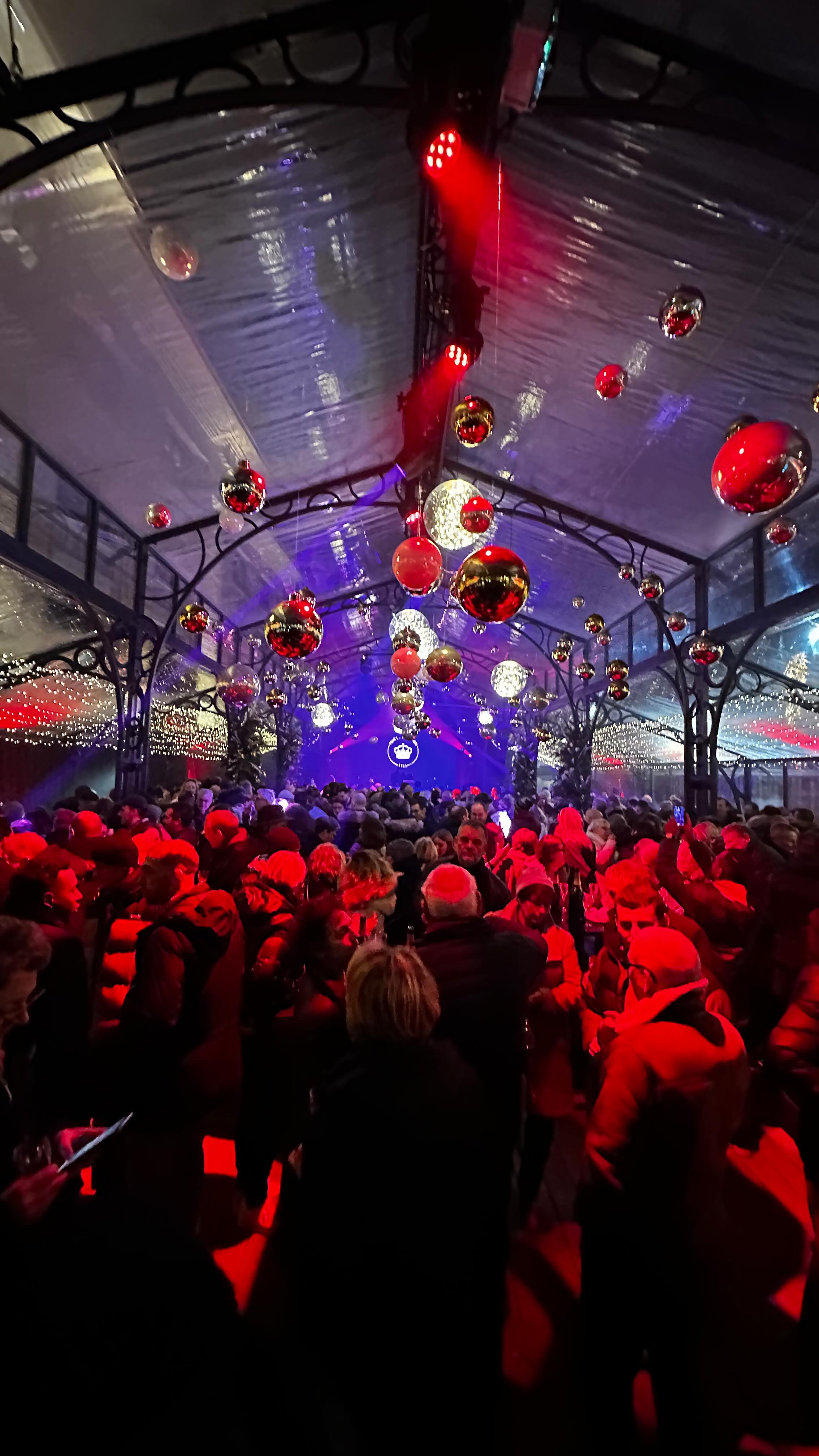 Week end pétillant avec @dustgroupe pour les habits de lumières d’Épernay 🍾
Un beau booking par @xxlorganisation