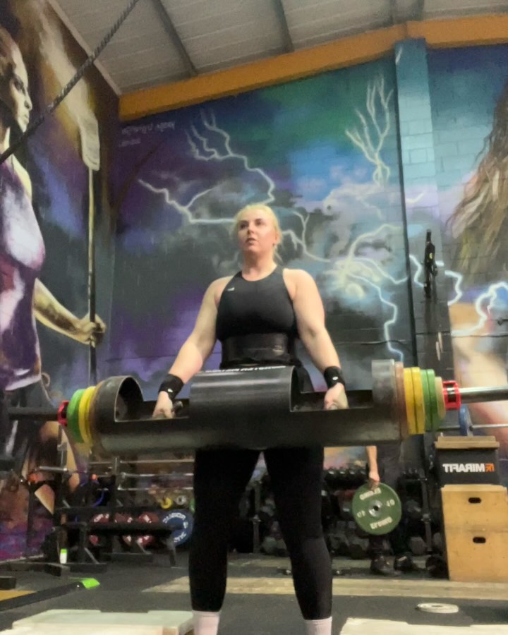 Bit of event training today 🔥🔥
47.5kg log press
52.5kg log press
50kg smooth atlas stone
60kg sandbag pick ups
Coach: @katie.strongwoman