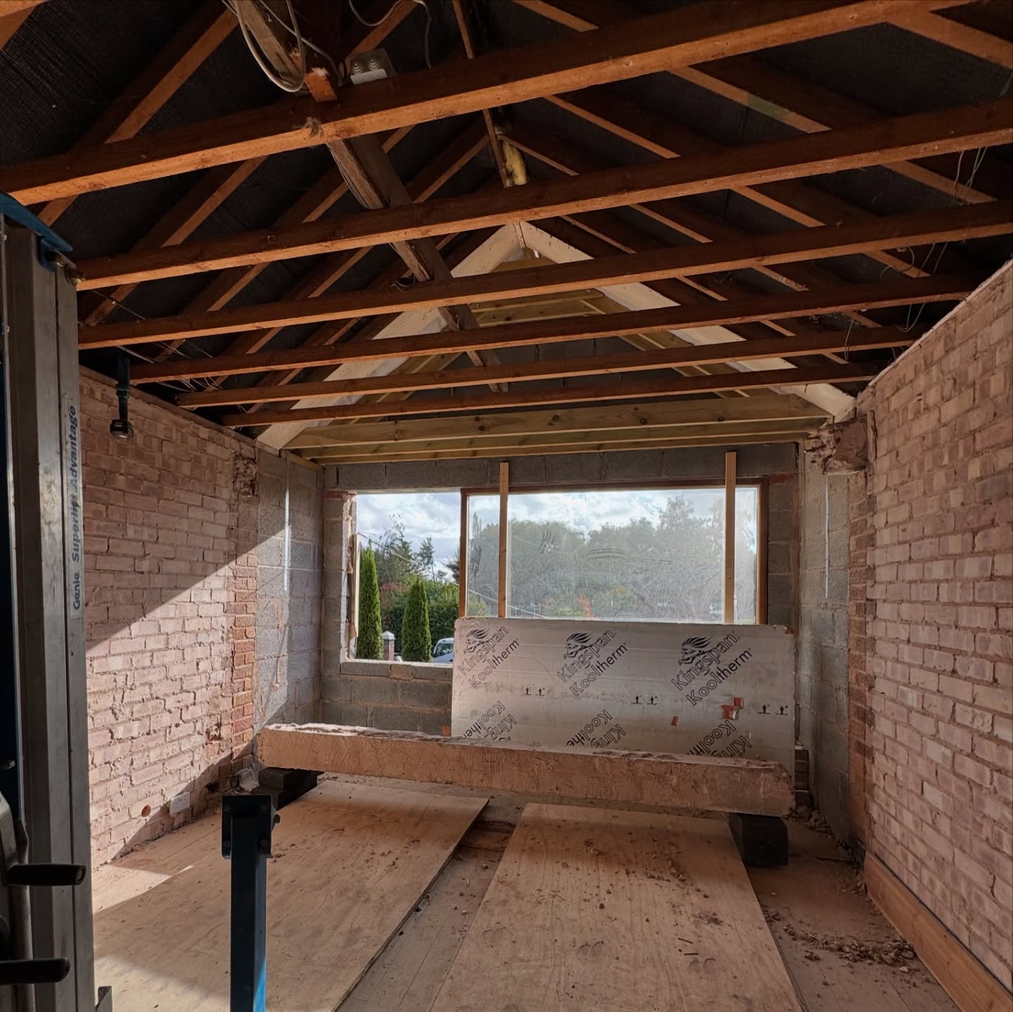 What a difference a month makes! 🏡
A little look at this house renovation on site at the moment, in Warwickshire that will be completed in the New Year. There’s a little bit of internal decoration and final fixings to install and then we are wrapping the whole house in an insulated render or brick slip system to unify the exterior but also maximise the energy efficiency of the property!
We can’t wait to post the finished pictures!
#housetohome #renovation #construction