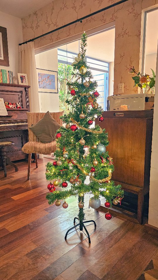 Neste ano, estamos usando recursos bem simples para o Advento e Natal.🎄
Vou deixar os links para todos os recursos no destaque "Natal 2024".
✨️Playlists Natalinas: uma playlist no Spotify, com músicas tradicionais, e uma playlist no YouTube, em que cada música traz uma linda obra de arte.
✨️Cheirinho de Natal: um cheirinho delicioso que faz parte dos nossos Natais já há alguns anos.
✨️Diário do Advento: um jeito de anotar o que estamos vivendo a cada dia.
✨️Livros e Materiais: estamos usando alguns trechos de materiais e livros do Advento de anos passados.
Espero que gostem♡