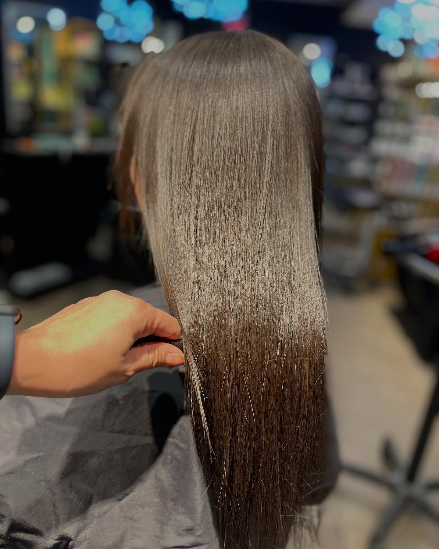 ✨ Transform your hair with our Brazilian Keratin Treatment at Armin’s Beauty Affair! ✨ Say goodbye to frizz and hello to silky, smooth, and manageable locks that last for weeks. 💁♀️ Book your appointment today and let your hair shine! 🌟 Call us at 902-789-2998 or book online at arminsbeautyaffair.com 💻 #KeratinTreatment #ArminsBeautyAffair #FrizzFreeHair #SmoothLocks #HairGoals