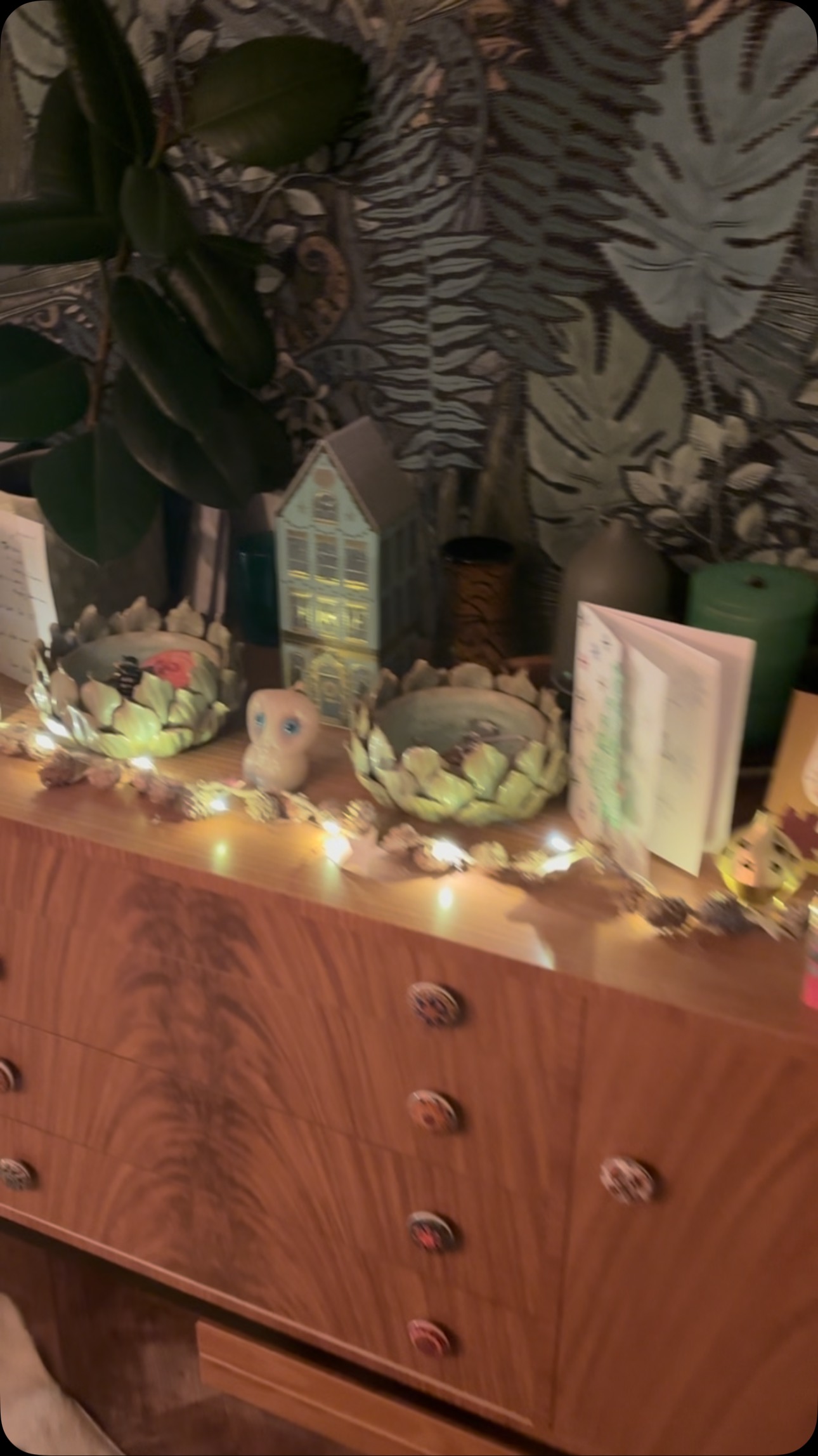 Batteries 🪫 are in all the fairy 🧚 lights are twinkling ✨ Xmas 🎅 is coming 🎄🎄