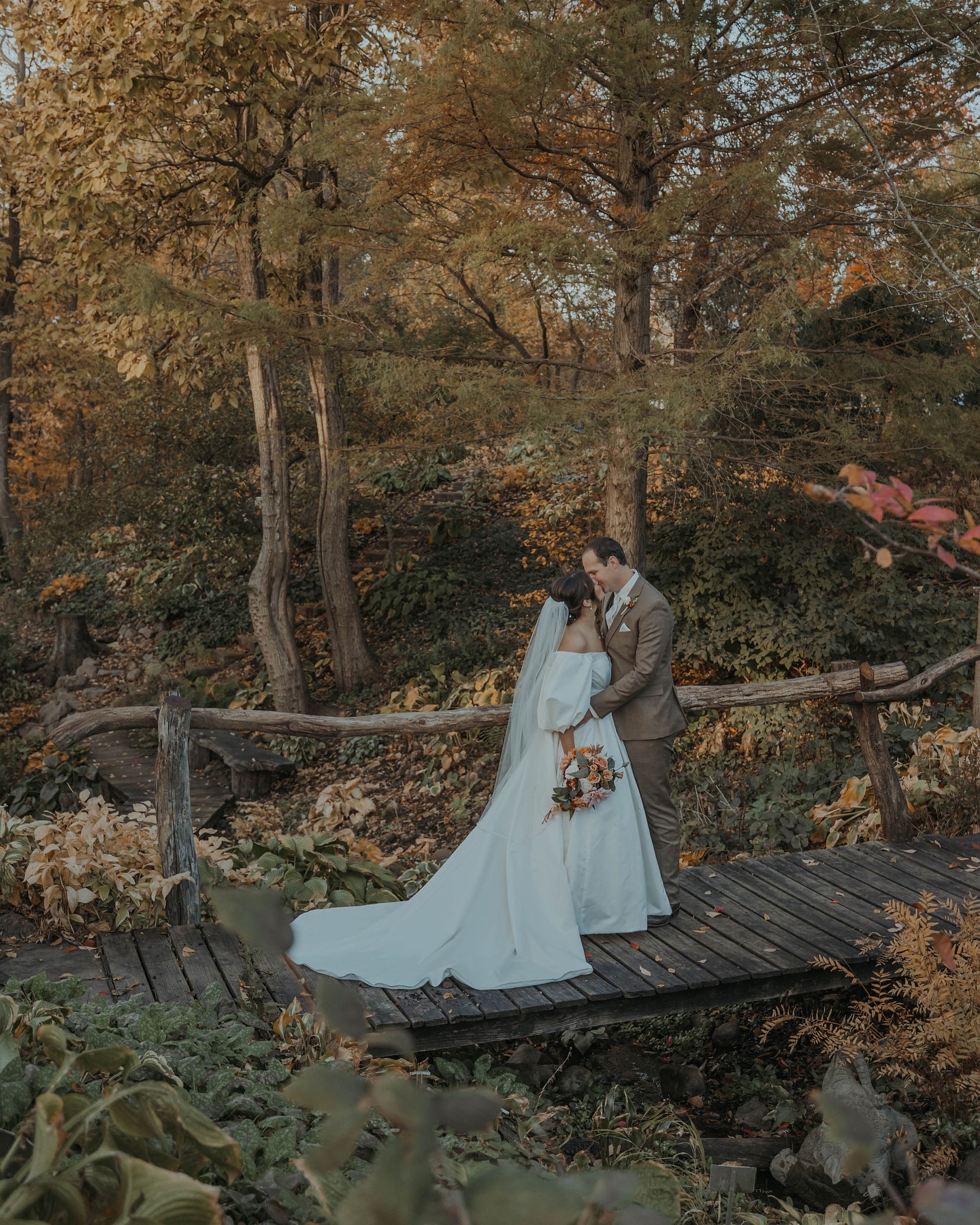 This wedding had some of the most gorgeous colors. Fall time was at its peak. Looking to book Fall of 2026? Or any 2026 wedding date, Inquire through my website ⬇️
www.bseringphotography.com
#fall #fallwedding #weddingphotography #weddingphotographer #indianaphotographer #love #wedding #travelphotographer #illinoisphotographer