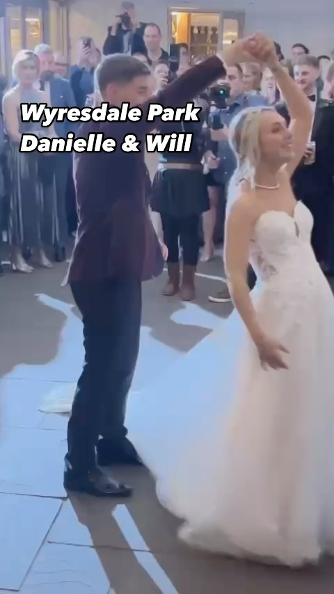 An absolutely superb night for Danielle & Will at @wyresdaleweddings @wyresdalepark - we loved it!!! 🫶🏻
#wyresdale #wyresdalepark #wyresdaleweddings #wyresdaleparkwedding #lancashire