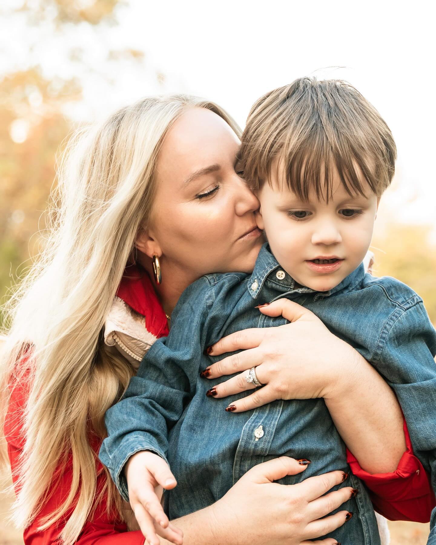 Family session SECRET!
Come, play, smile no matter what happens! I am going to get silly early in your session so your kid(s) know I want to see them do the same thing.
PLEASE
1. DONT tell your kids NOT to do something! They can touch my cameras! I usually let them take pictures 📸
2. I taught in special education classrooms through 3rd grade and worked in middle schools. Your kids won’t surprise me!! They will likely break the ice and get you laughing too. Which is part of my plan.
3. If I need your help to reign your kiddos back in I will let you know!
😘