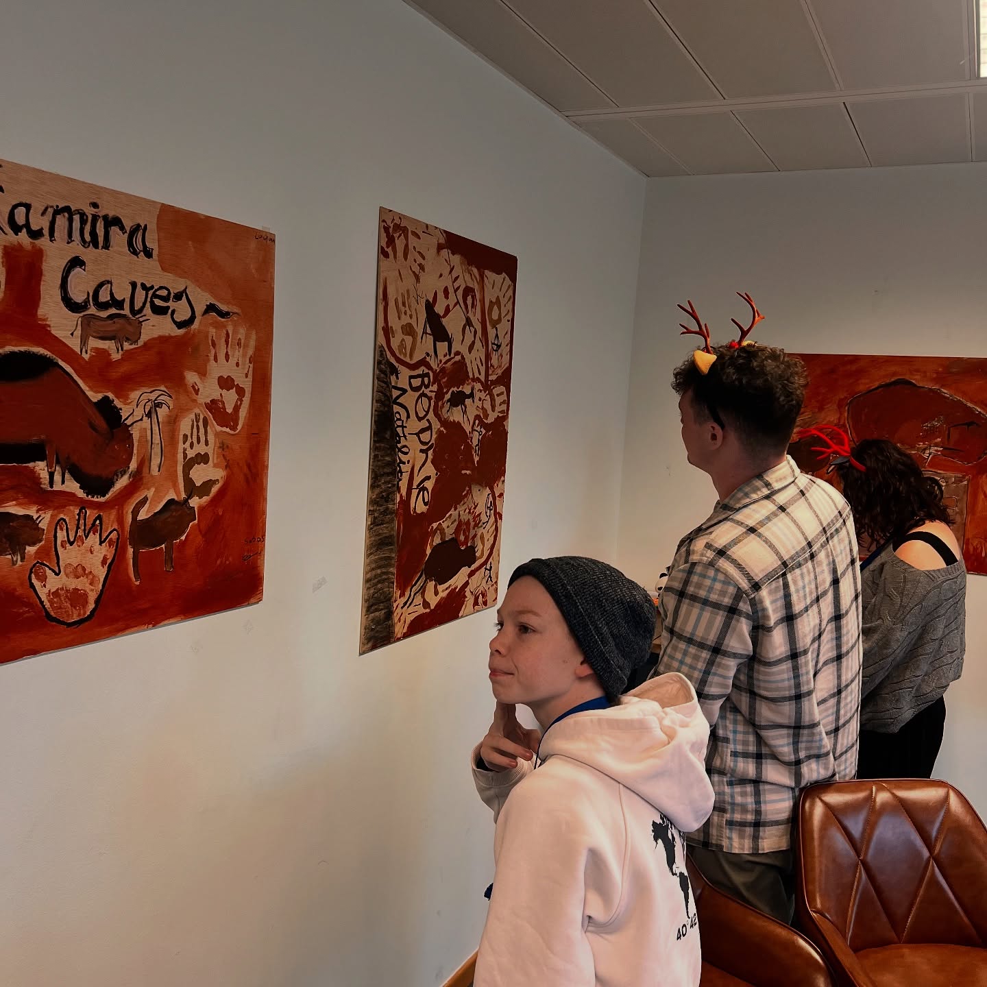 When your art facilitator asks you to recreate cave paintings, but you end up inventing modern art instead. 🤷♂️🖼️ Who knew handprints and bison could be so… abstract? 🦖 #CaveArtCreatives